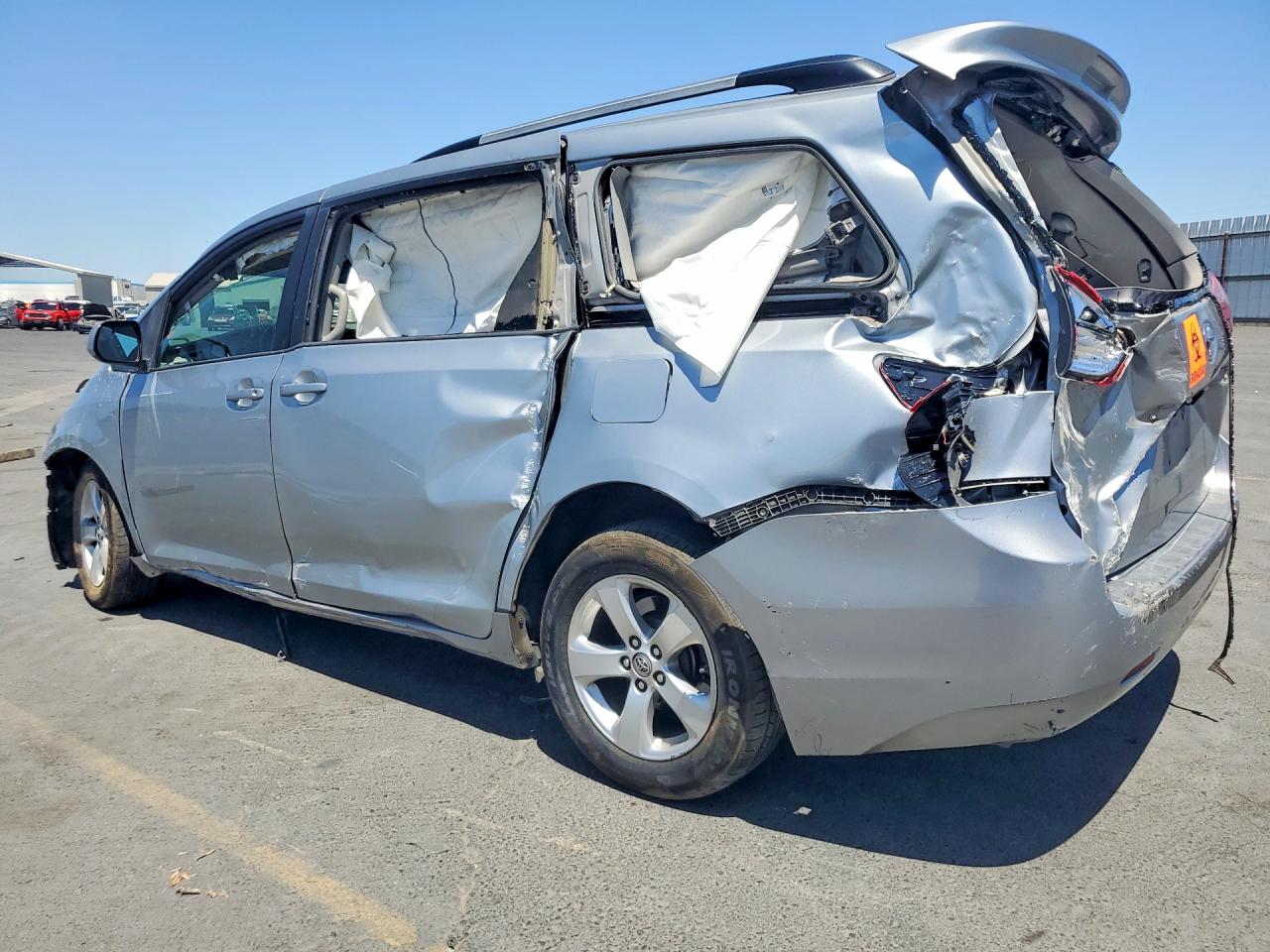 2015 Toyota Sienna Le Silver vin: 5TDKK3DC1FS621262