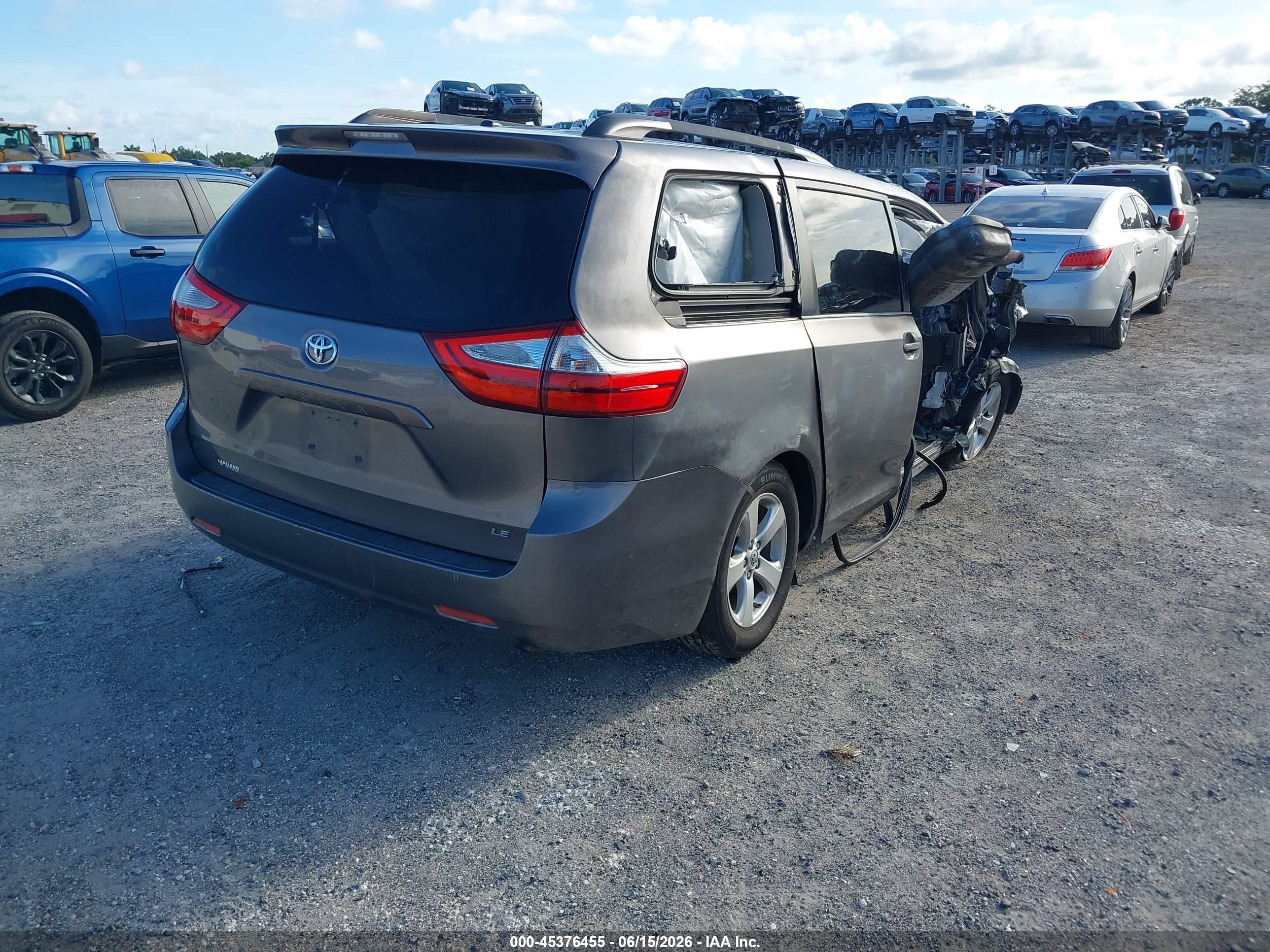 2015 Toyota Sienna Le 8 Passenger Серый vin: 5TDKK3DC1FS621553