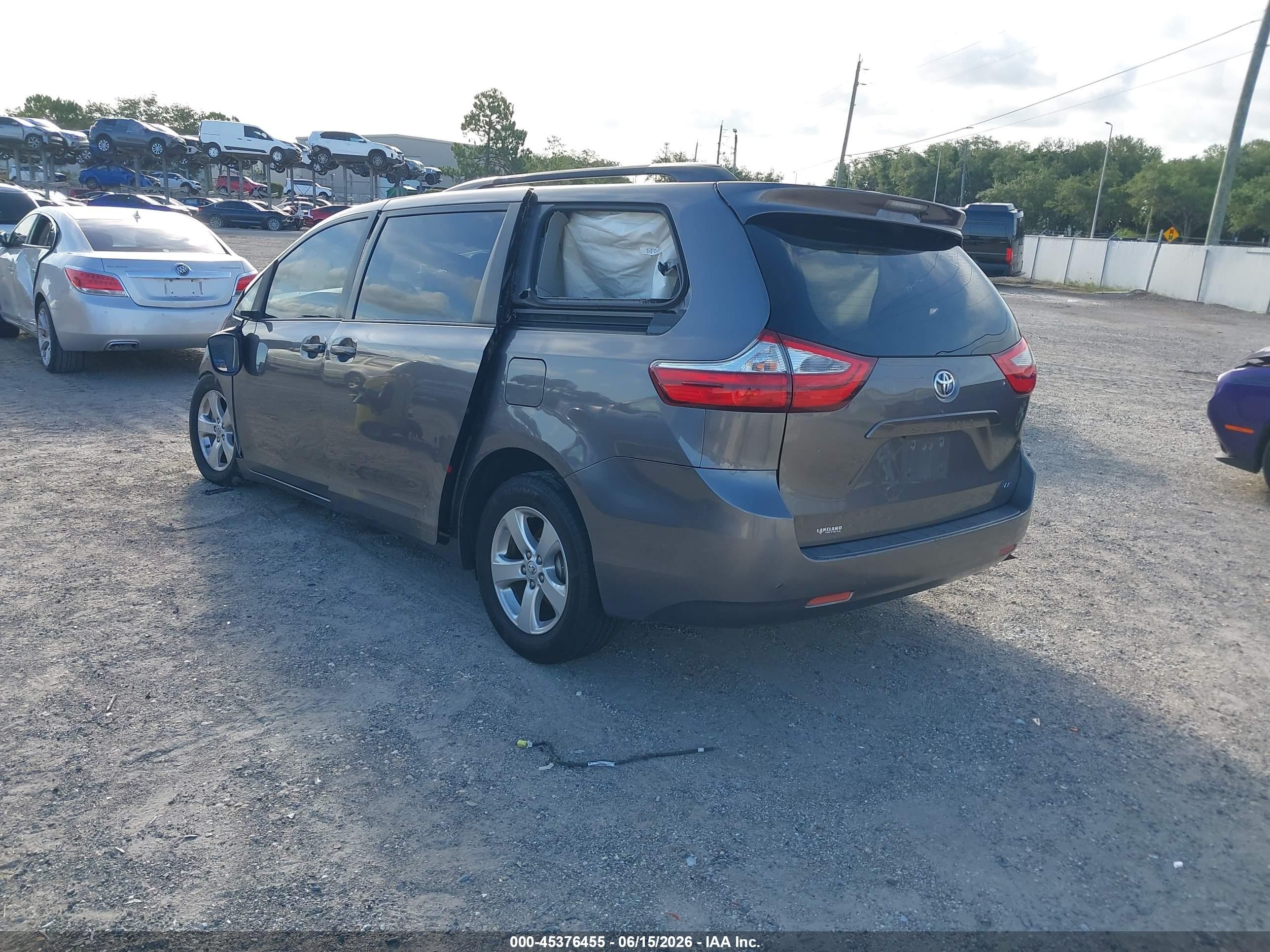 2015 Toyota Sienna Le 8 Passenger Серый vin: 5TDKK3DC1FS621553