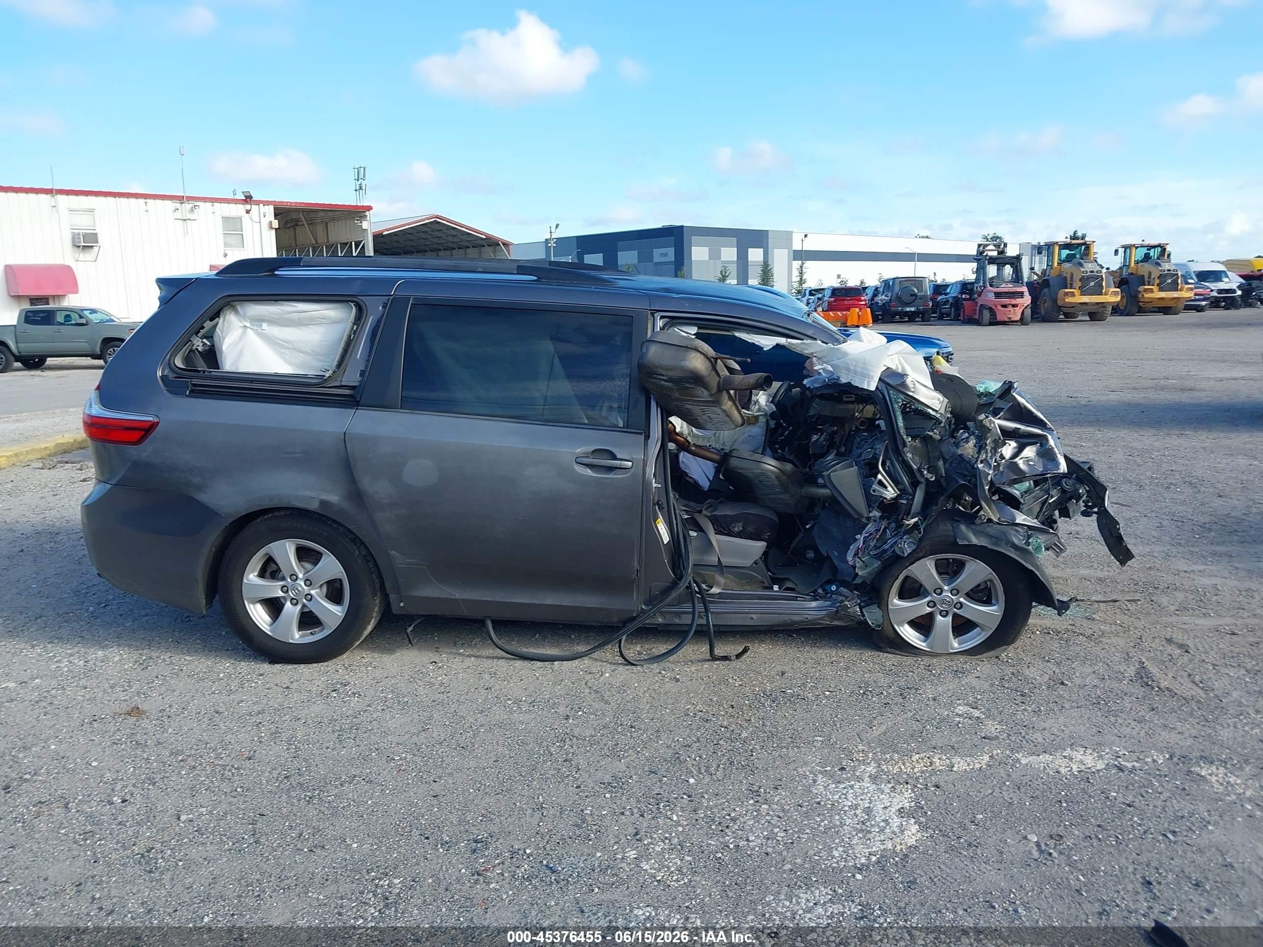 2015 Toyota Sienna Le 8 Passenger Серый vin: 5TDKK3DC1FS621553
