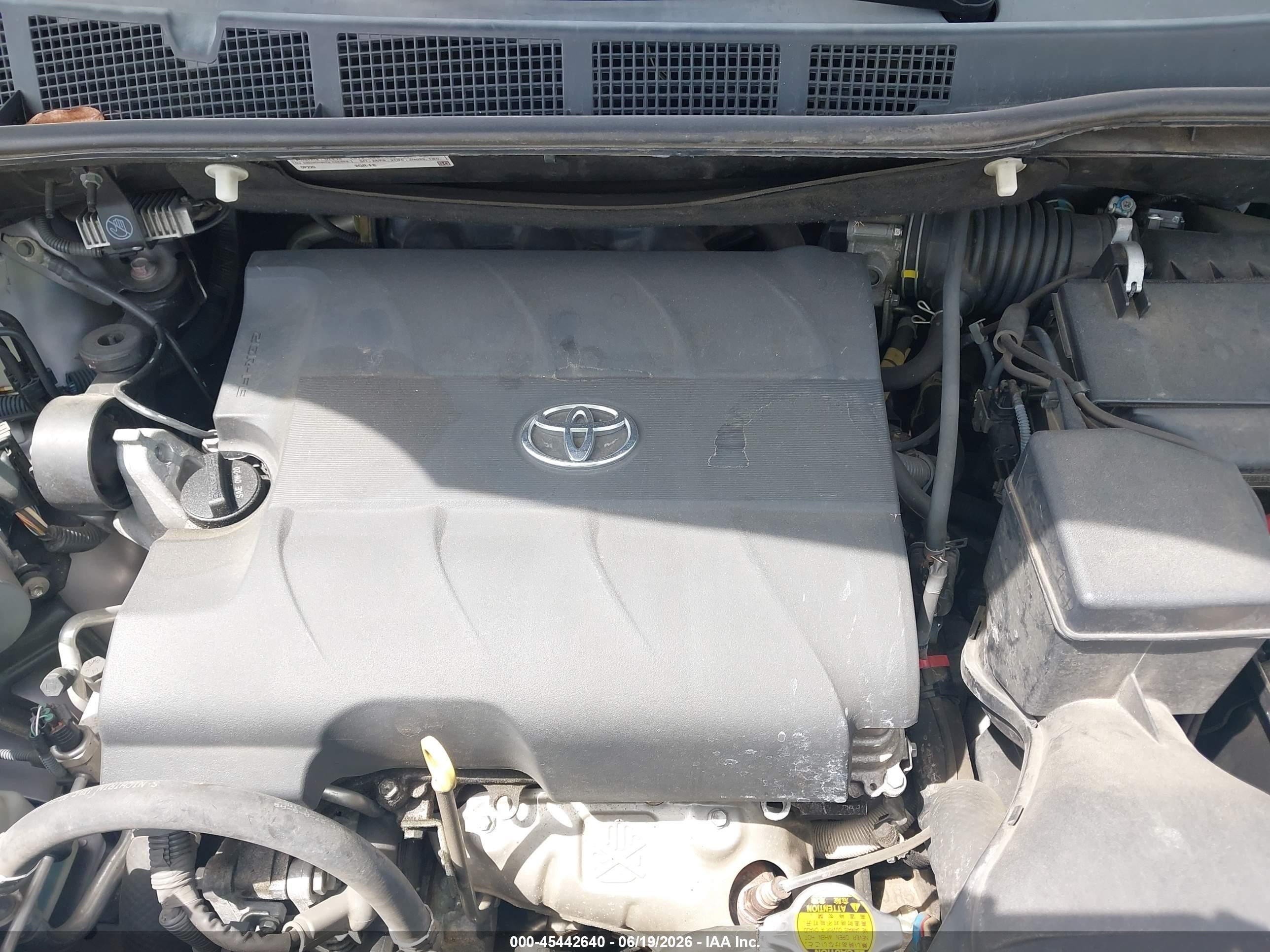 2015 Toyota Sienna Le 8 Passenger Серый vin: 5TDKK3DC1FS624503