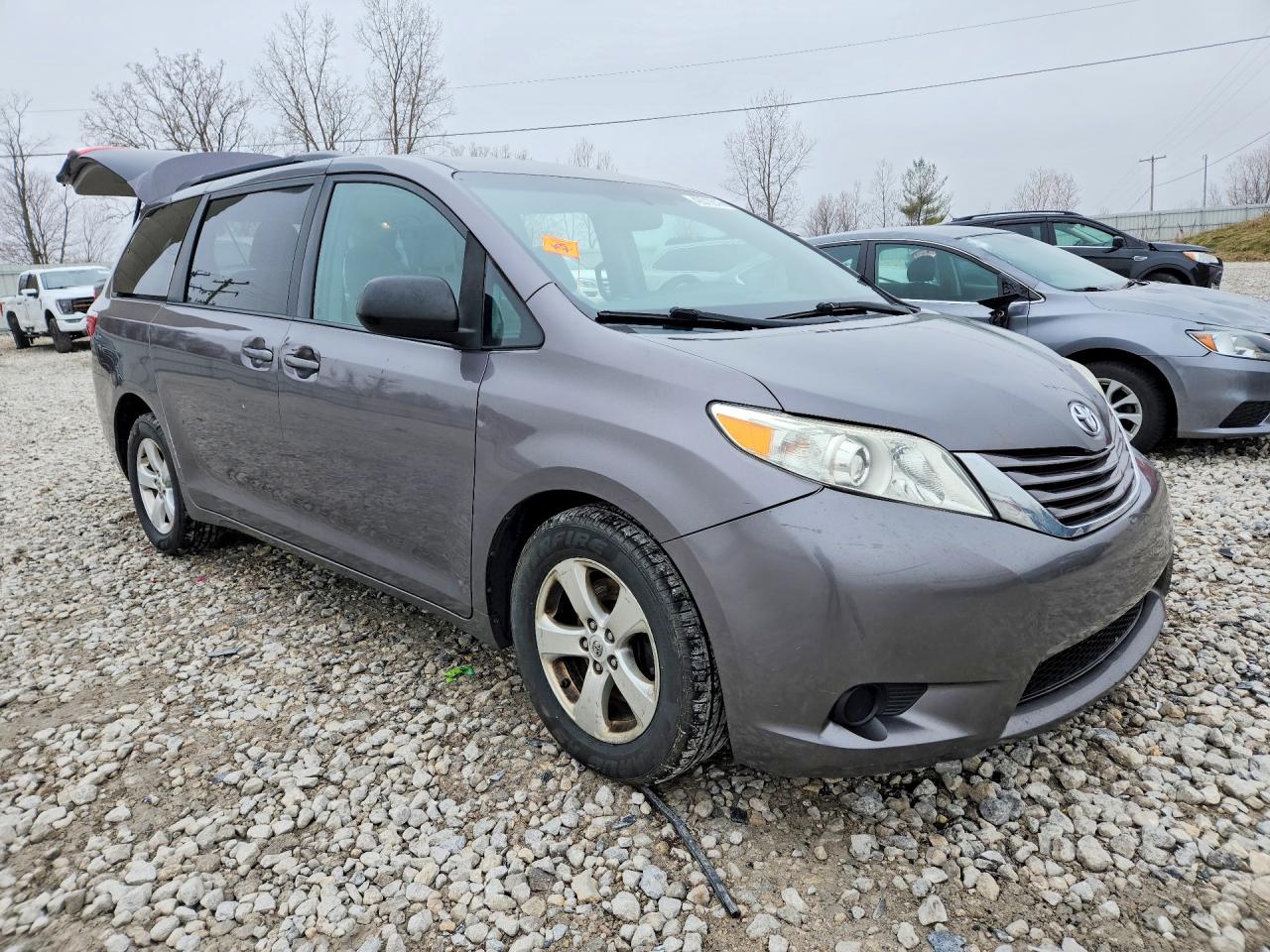 2015 Toyota Sienna Le 8-passenger Gray vin: 5TDKK3DC1FS635761