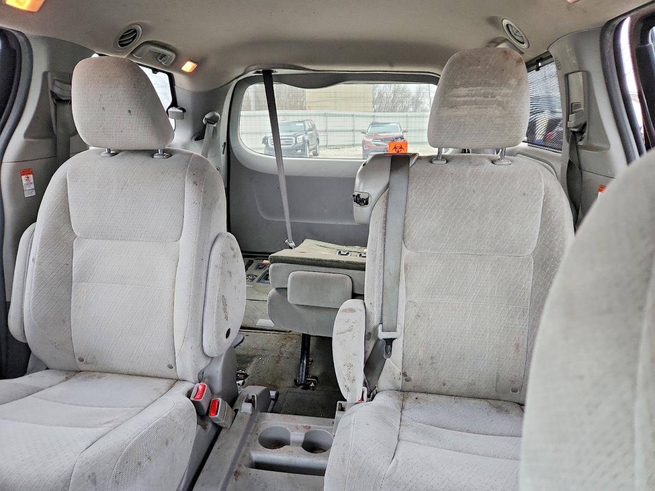 2015 Toyota Sienna Le 8-passenger Gray vin: 5TDKK3DC1FS635761