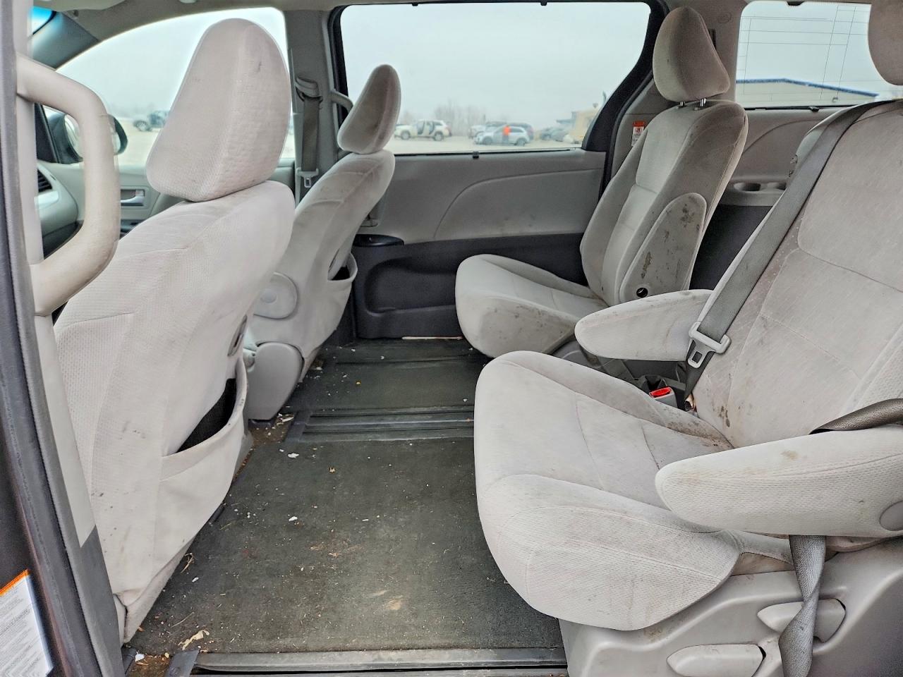 2015 Toyota Sienna Le 8-passenger Gray vin: 5TDKK3DC1FS635761