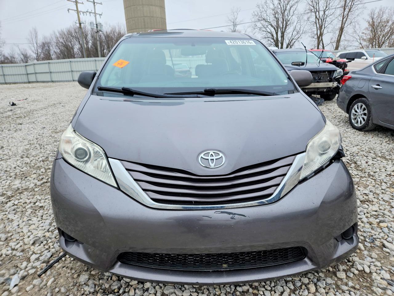 2015 Toyota Sienna Le 8-passenger Gray vin: 5TDKK3DC1FS635761