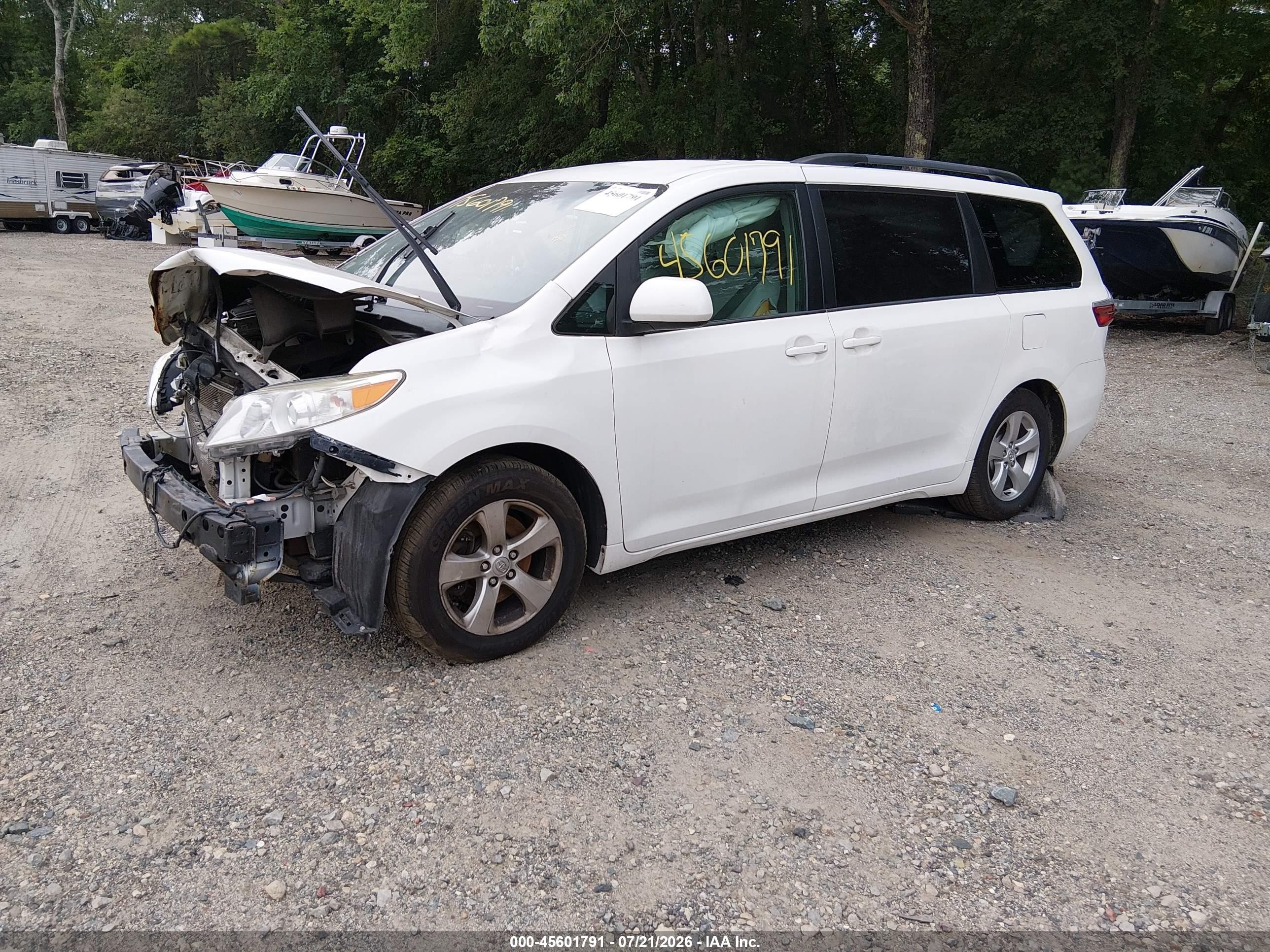 2015 Toyota Sienna Le 8 Passenger White vin: 5TDKK3DC1FS665455