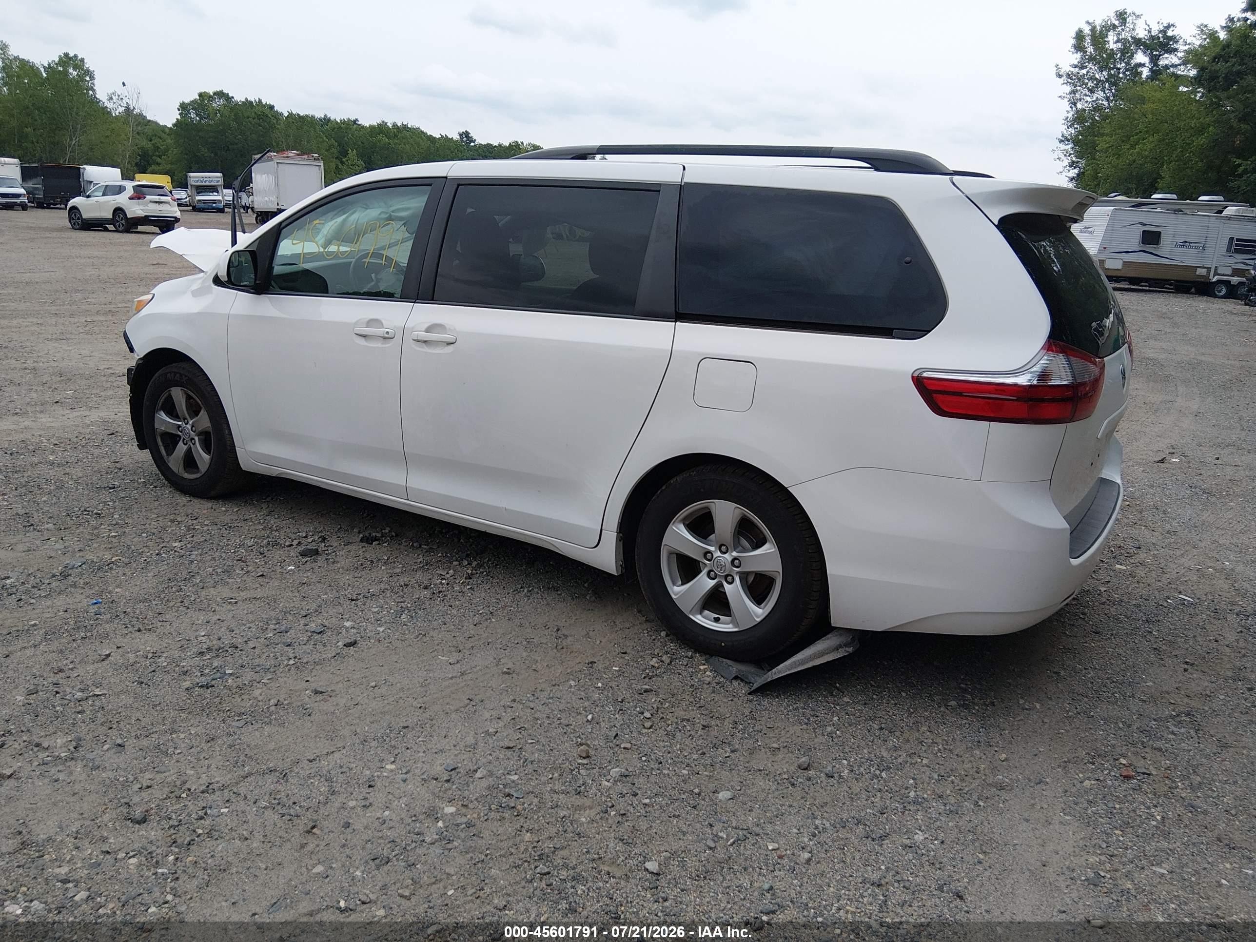 2015 Toyota Sienna Le 8 Passenger White vin: 5TDKK3DC1FS665455