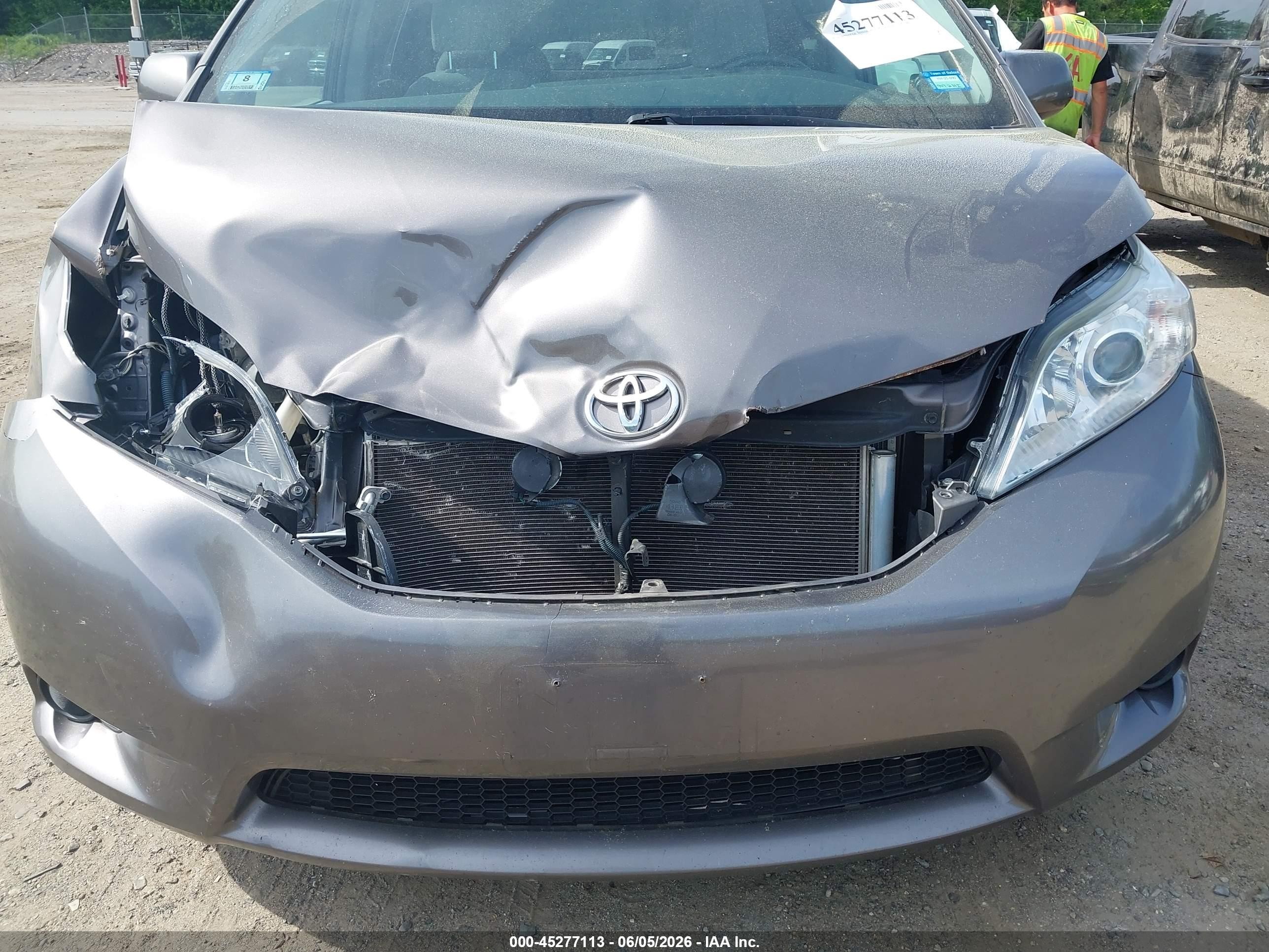 2016 Toyota Sienna Le 8 Passenger Gray vin: 5TDKK3DC1GS709696
