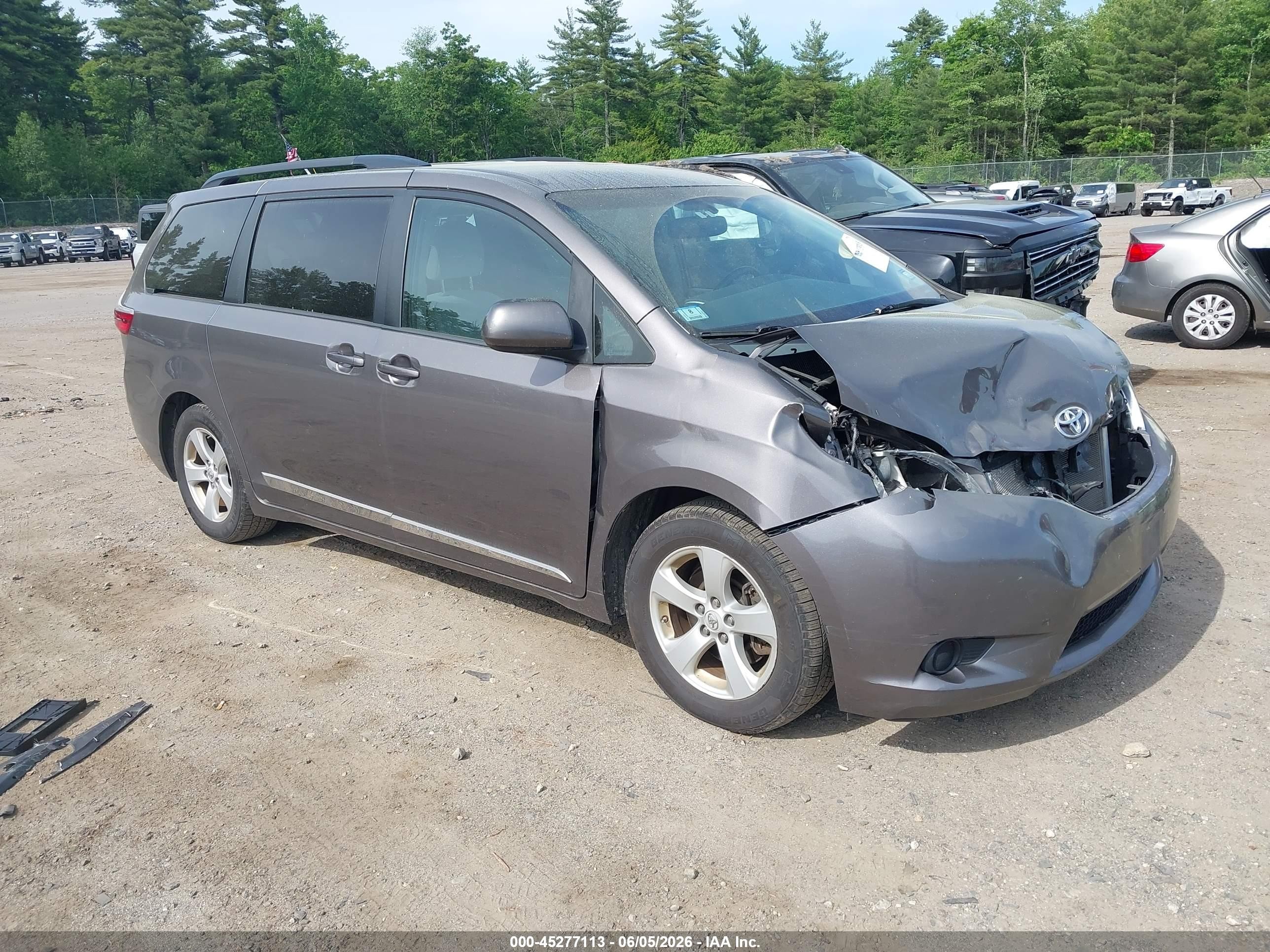 2016 Toyota Sienna Le 8 Passenger Серый vin: 5TDKK3DC1GS709696