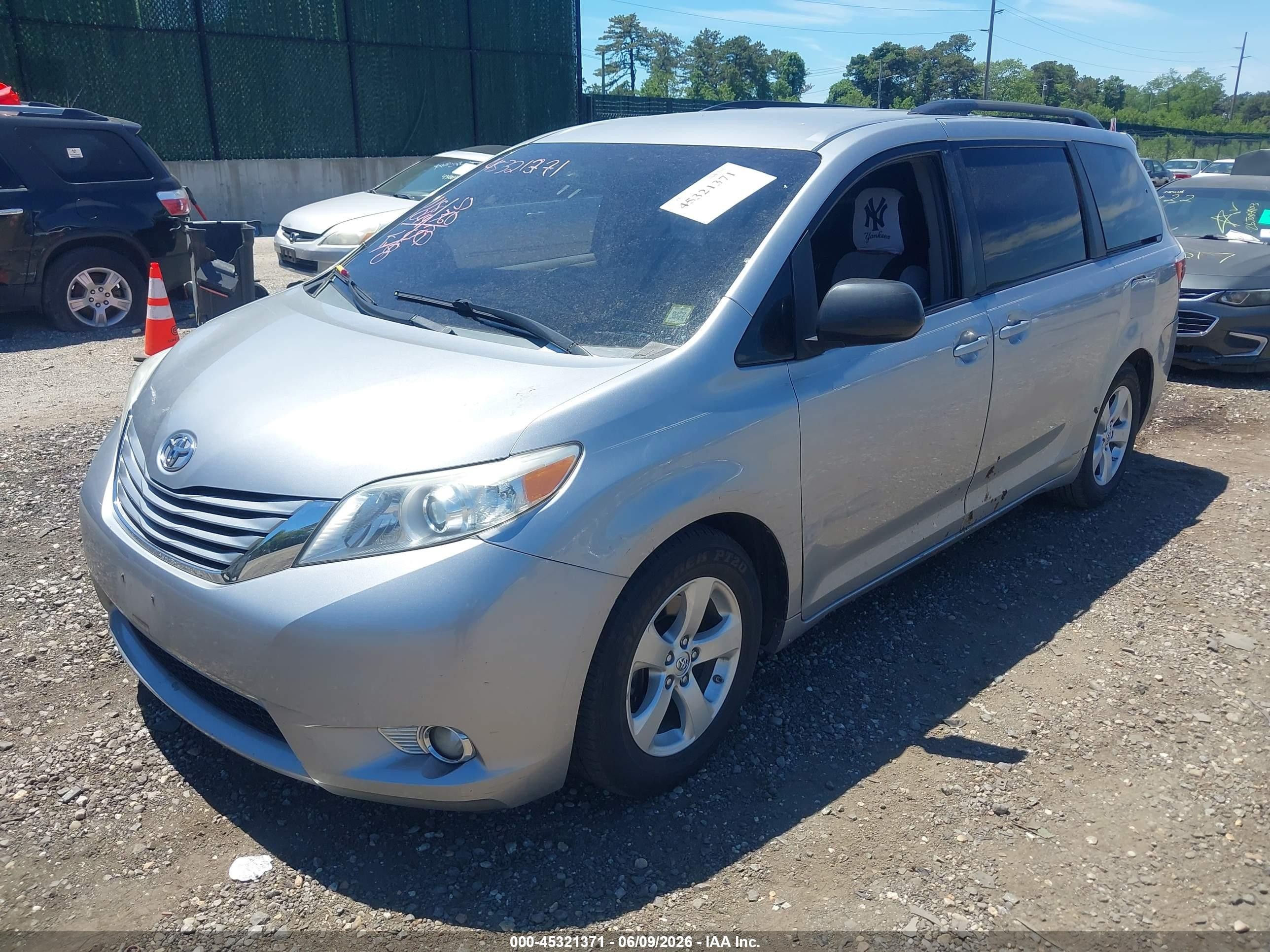 2016 Toyota Sienna Le 8 Passenger Черный vin: 5TDKK3DC1GS719743