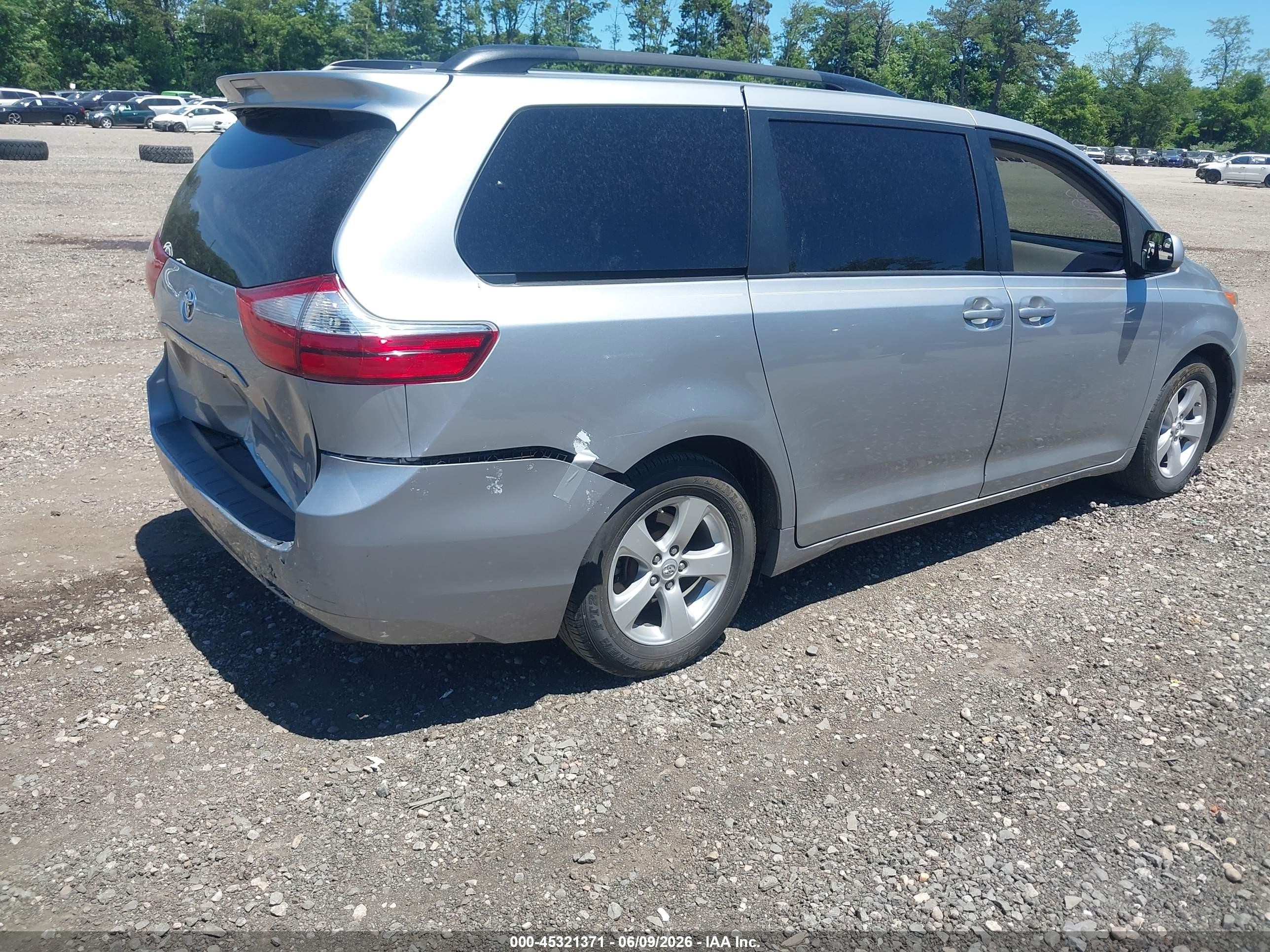 2016 Toyota Sienna Le 8 Passenger Черный vin: 5TDKK3DC1GS719743
