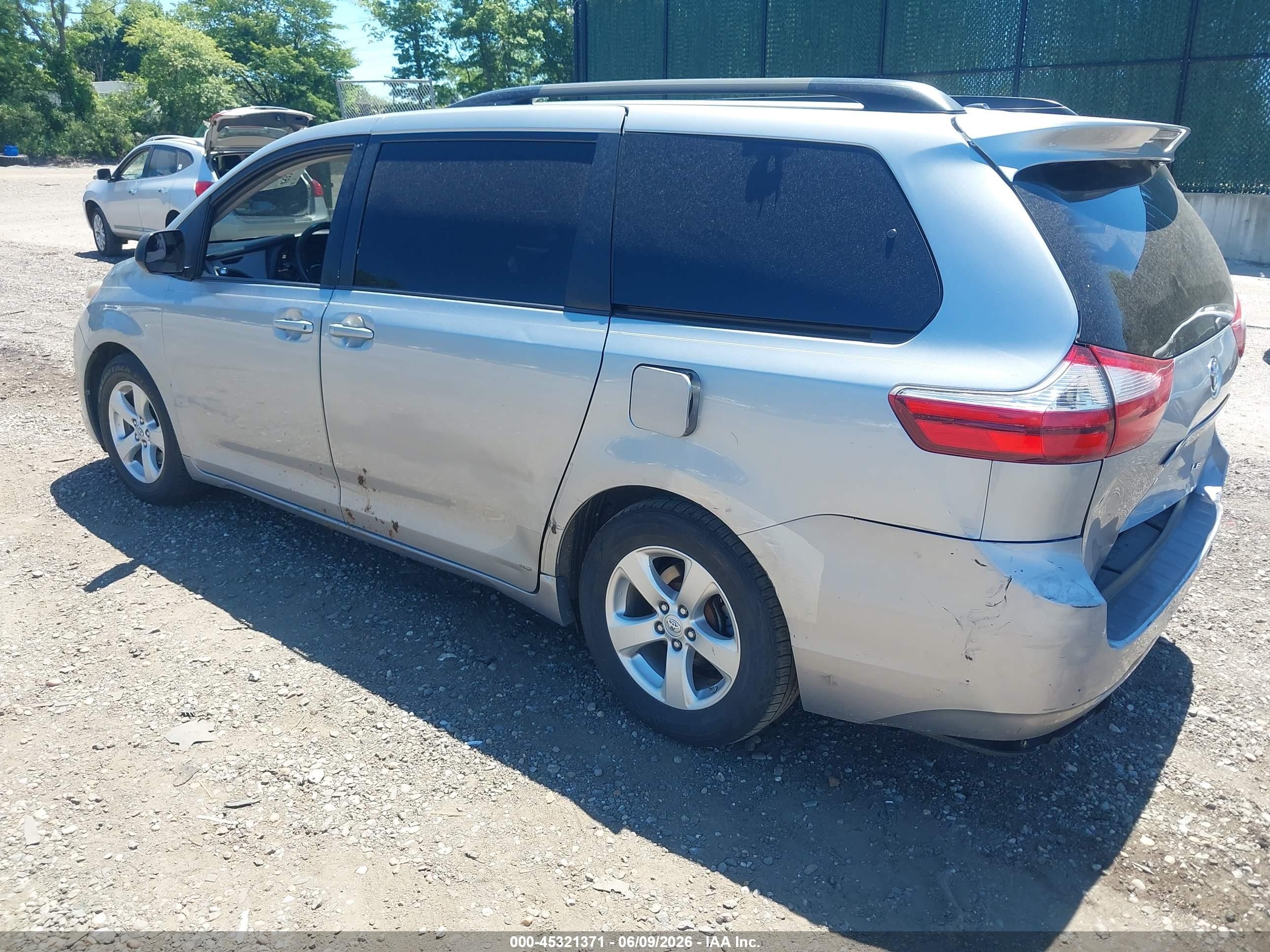 2016 Toyota Sienna Le 8 Passenger Черный vin: 5TDKK3DC1GS719743