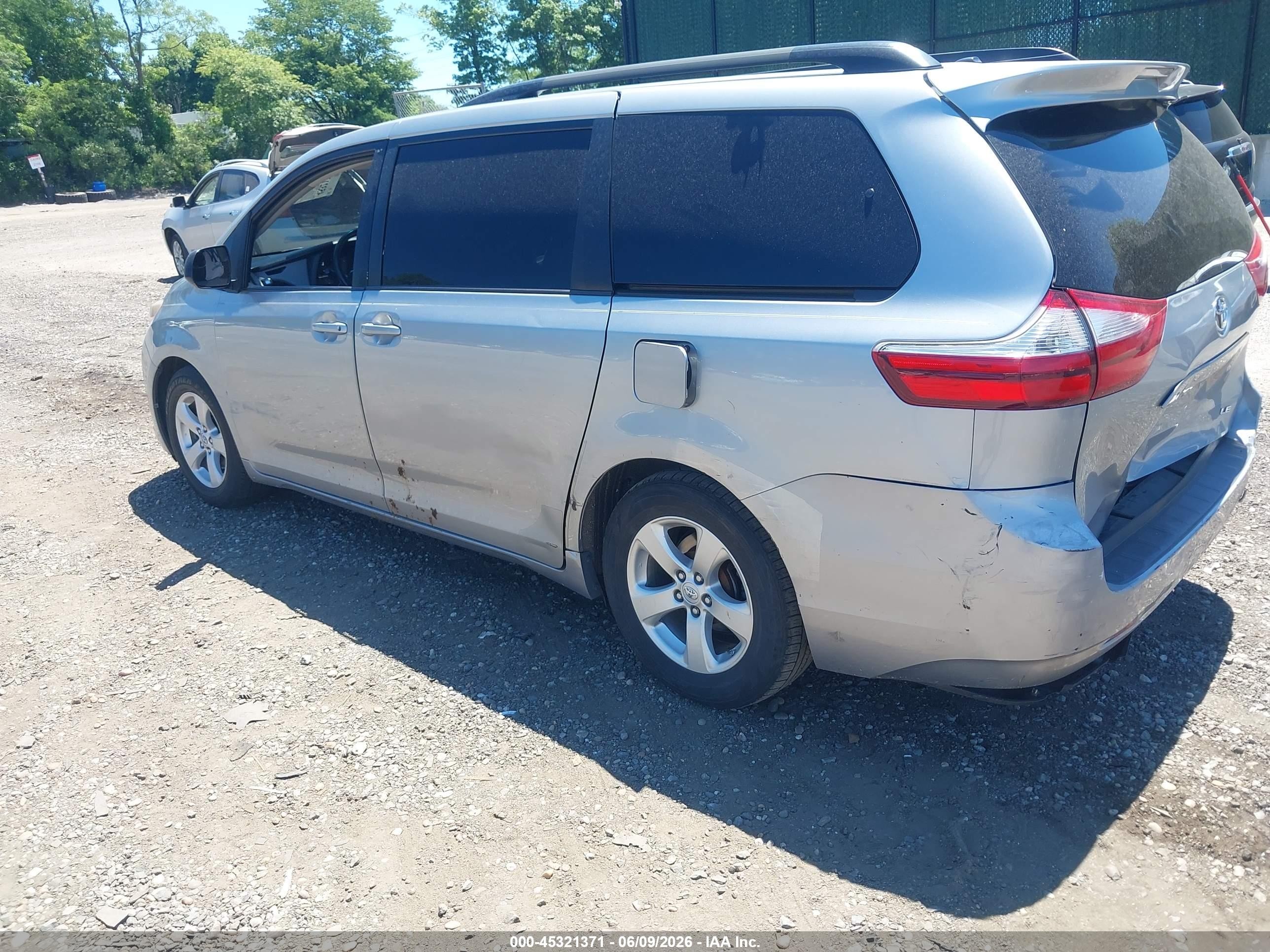 2016 Toyota Sienna Le 8 Passenger Черный vin: 5TDKK3DC1GS719743