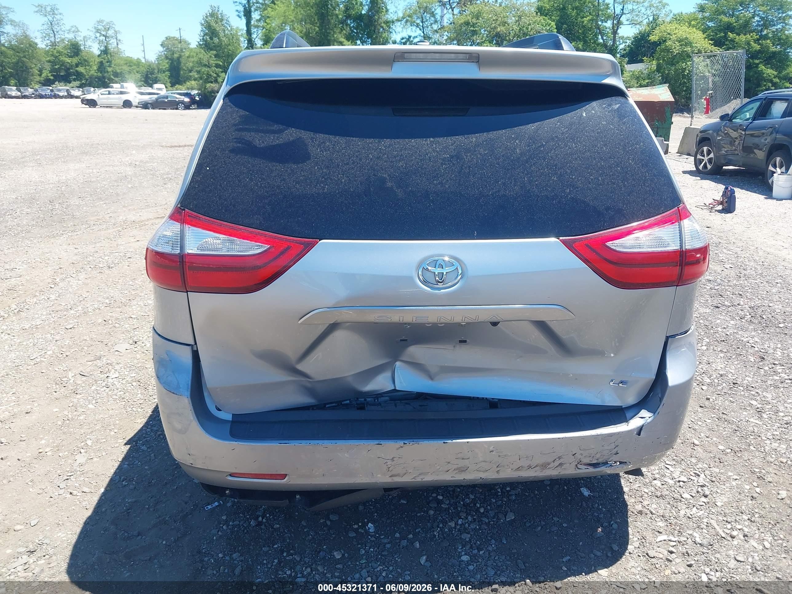 2016 Toyota Sienna Le 8 Passenger Черный vin: 5TDKK3DC1GS719743