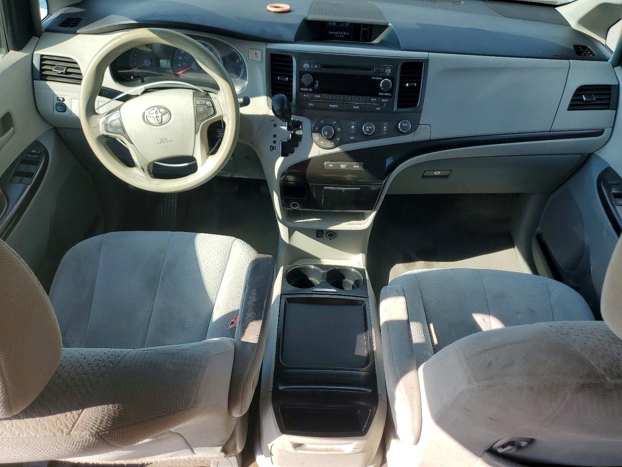 2011 Toyota Sienna Le Серебряный vin: 5TDKK3DC2BS001644