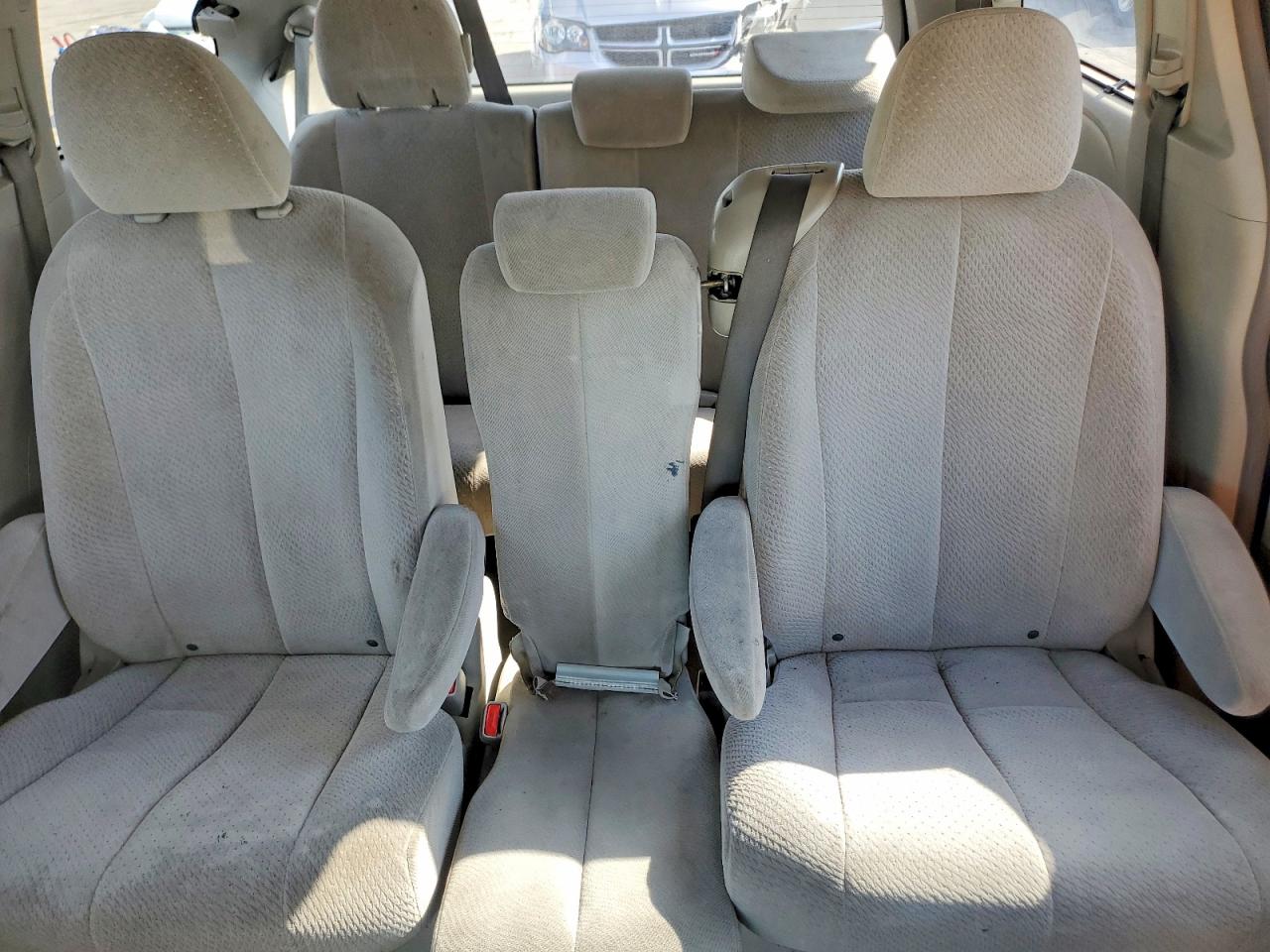 2011 Toyota Sienna Le Серебряный vin: 5TDKK3DC2BS001644