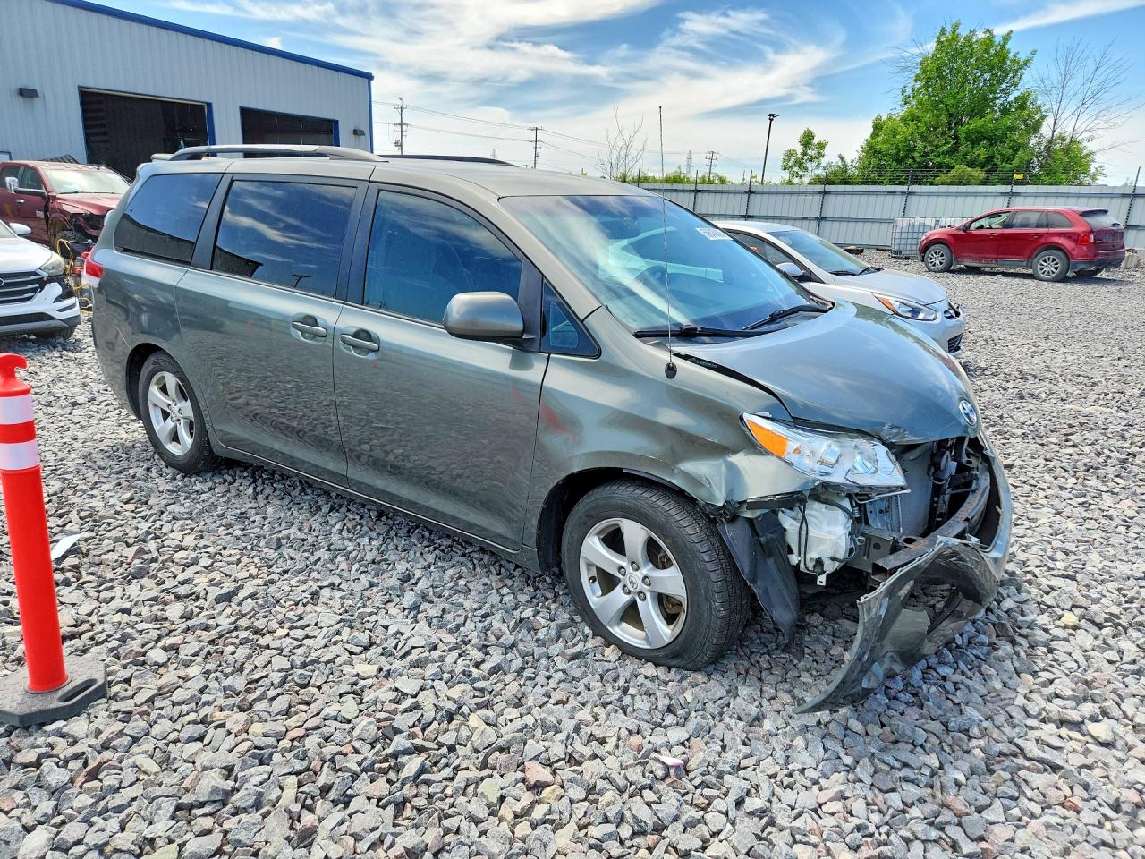 2011 Toyota Sienna Le Gray vin: 5TDKK3DC2BS013888