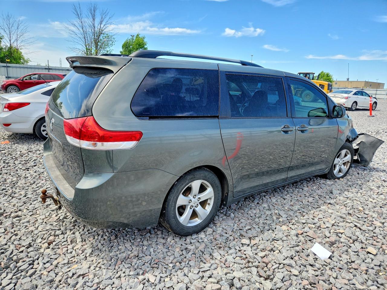 2011 Toyota Sienna Le Gray vin: 5TDKK3DC2BS013888