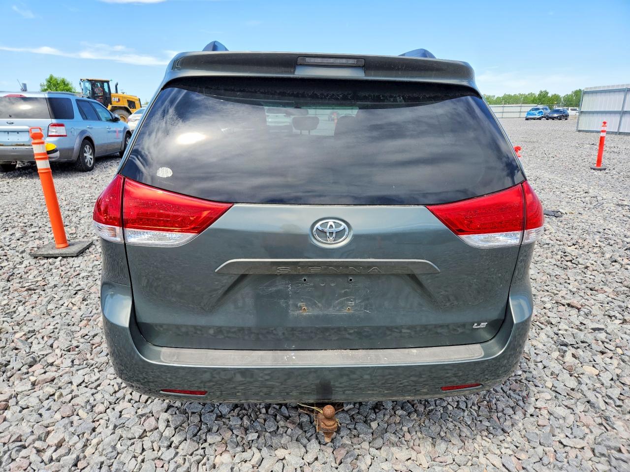 2011 Toyota Sienna Le Gray vin: 5TDKK3DC2BS013888