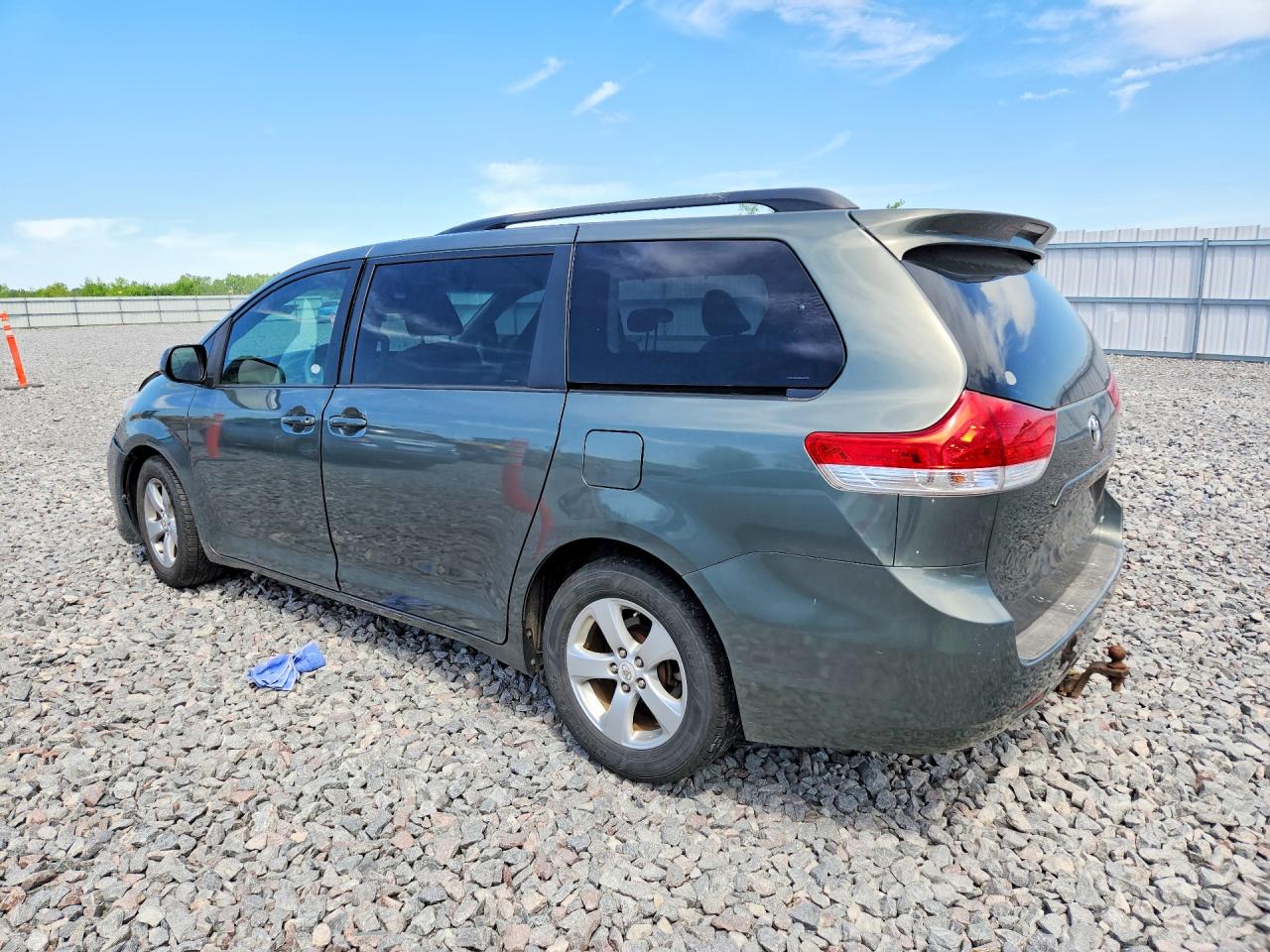 2011 Toyota Sienna Le Gray vin: 5TDKK3DC2BS013888