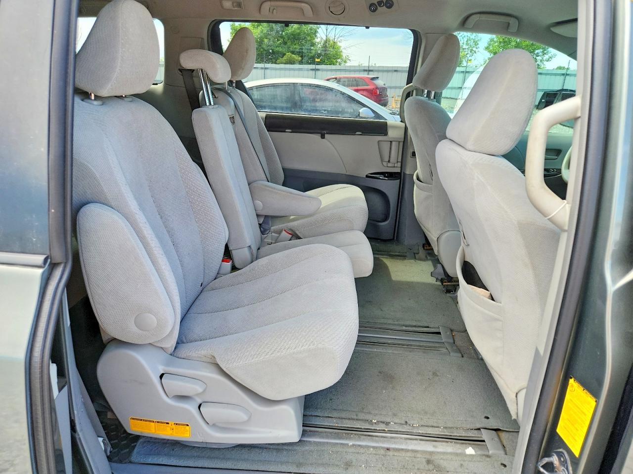 2011 Toyota Sienna Le Gray vin: 5TDKK3DC2BS013888