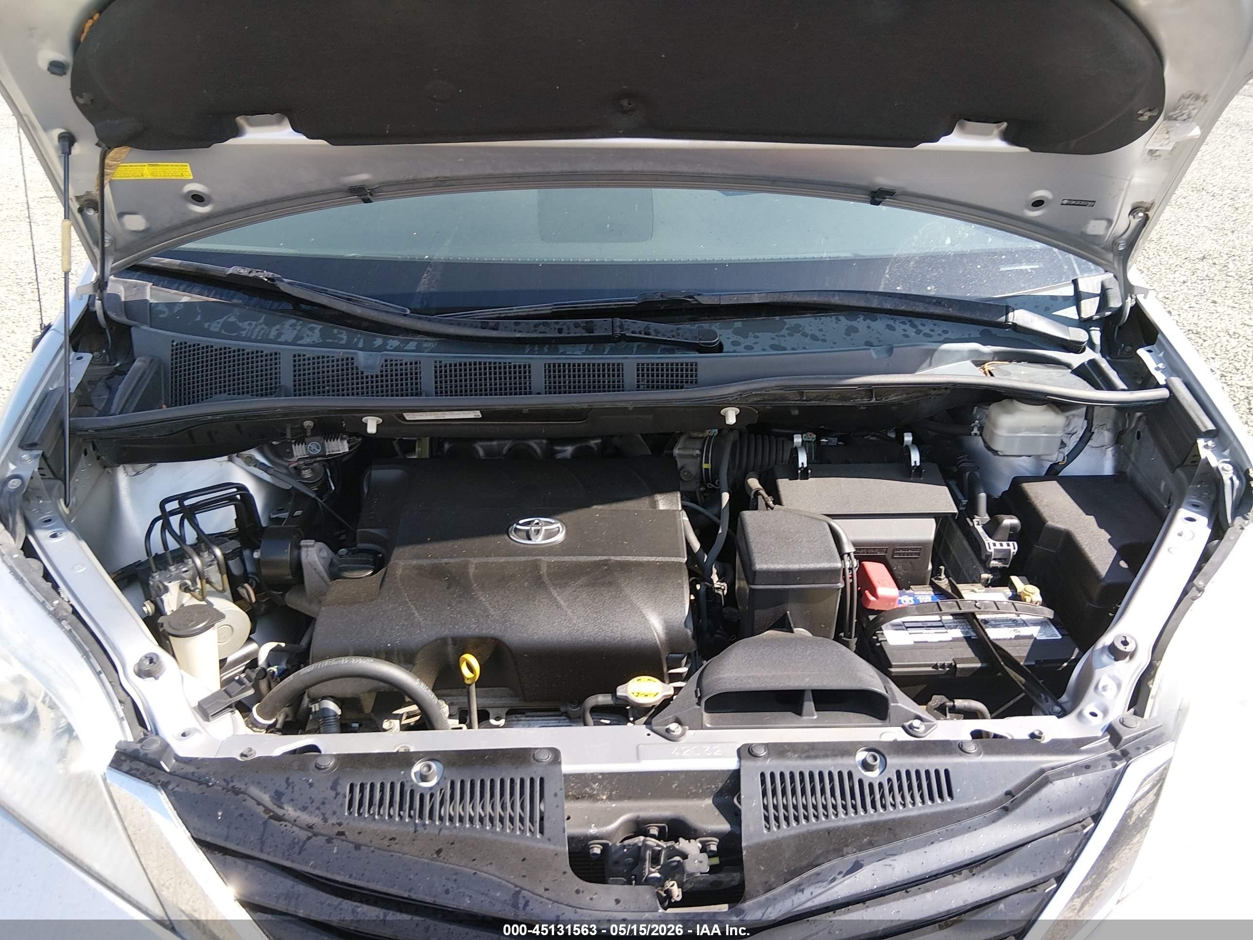 2011 Toyota Sienna Le V6 Silver vin: 5TDKK3DC2BS029606