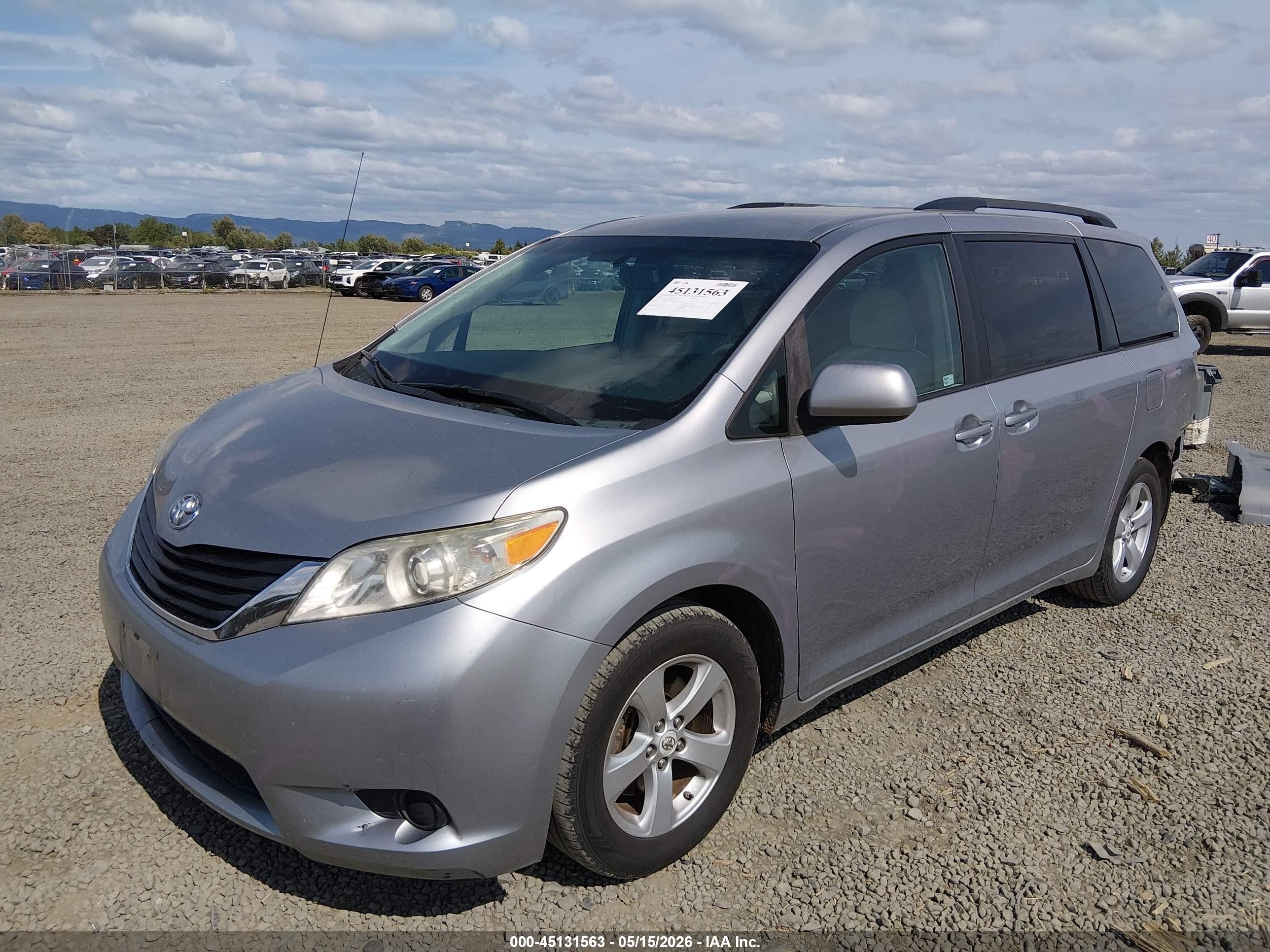 2011 Toyota Sienna Le V6 Silver vin: 5TDKK3DC2BS029606