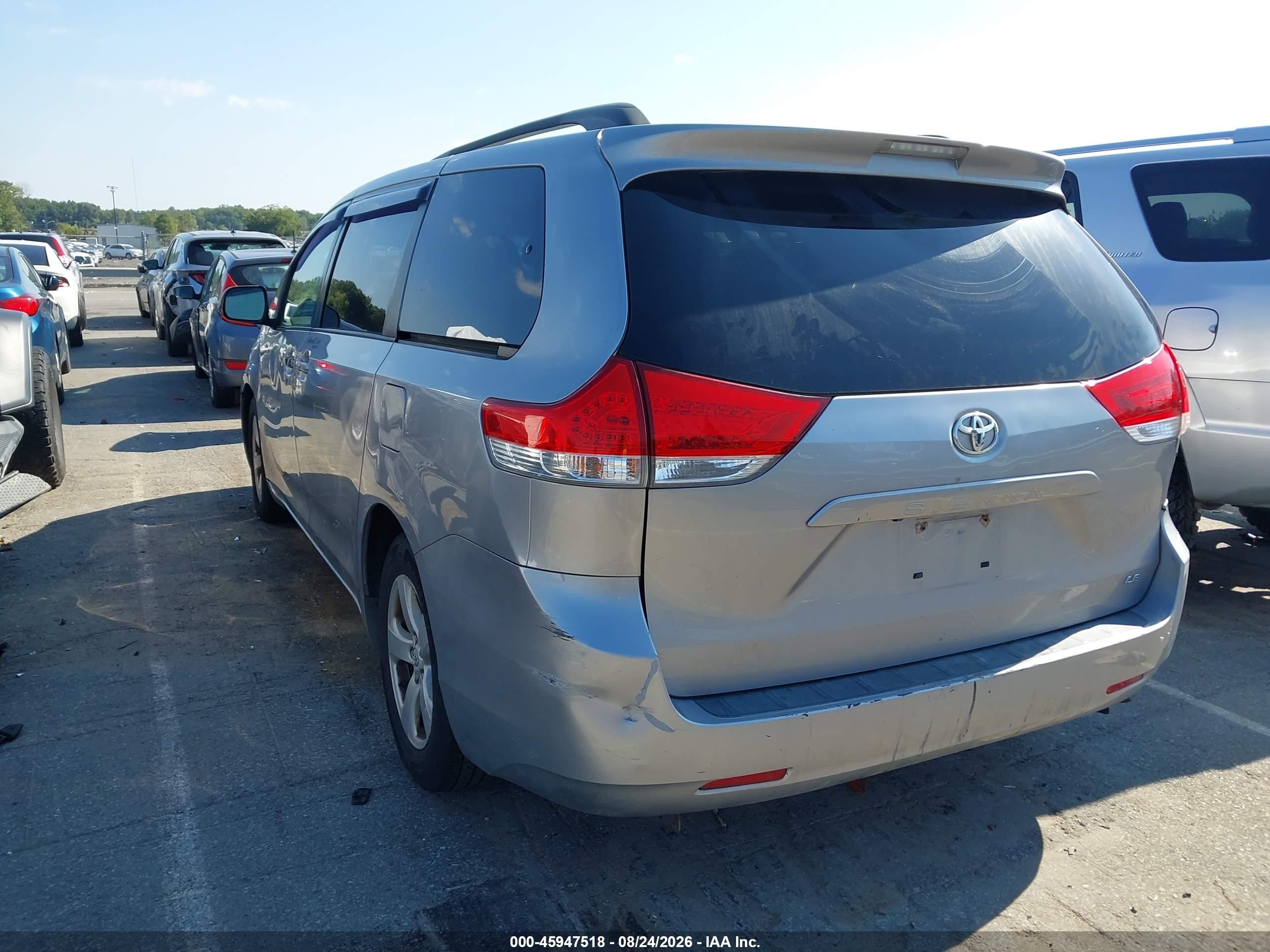 2011 Toyota Sienna Le V6 Silver vin: 5TDKK3DC2BS036779