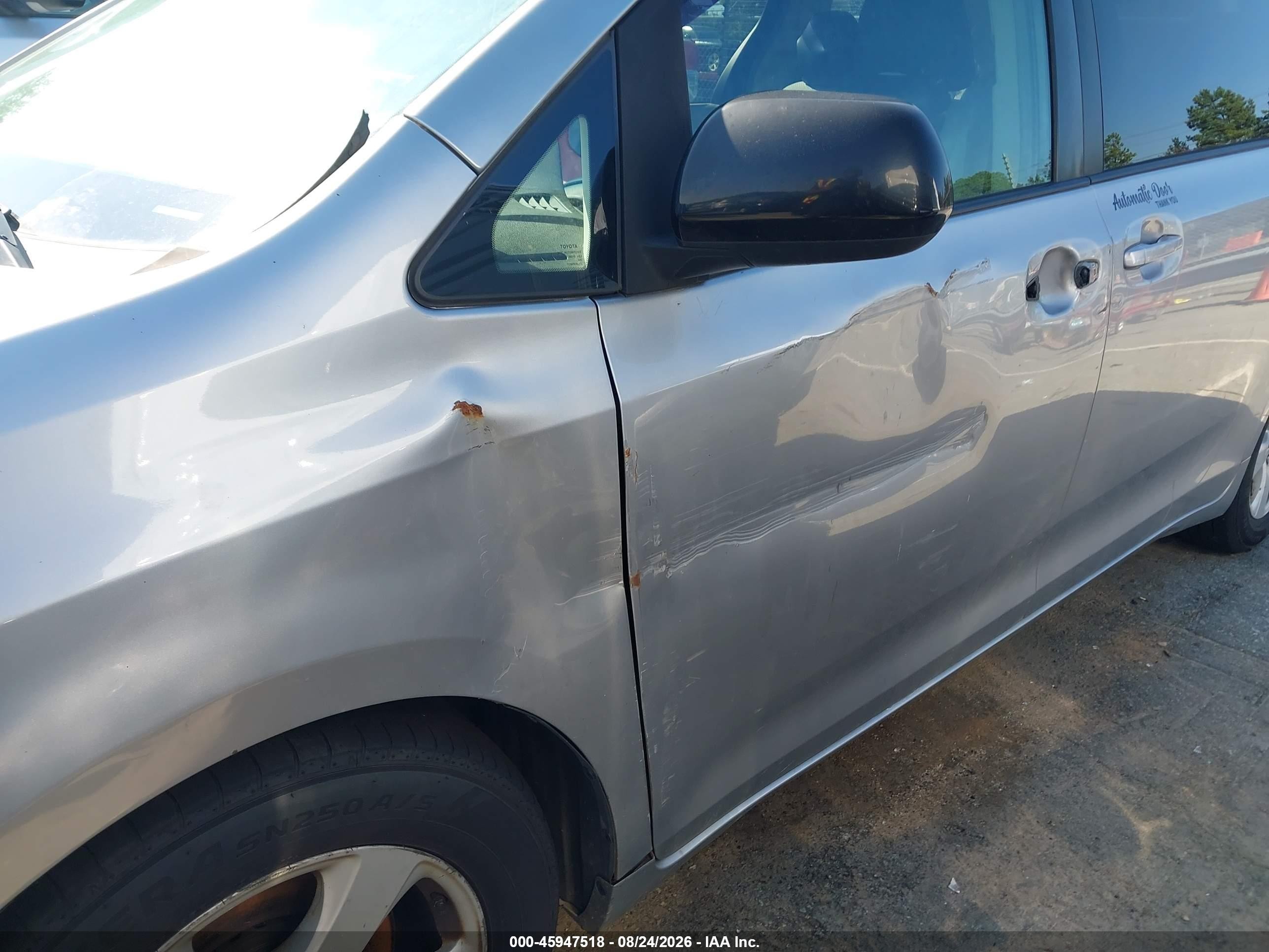 2011 Toyota Sienna Le V6 Silver vin: 5TDKK3DC2BS036779