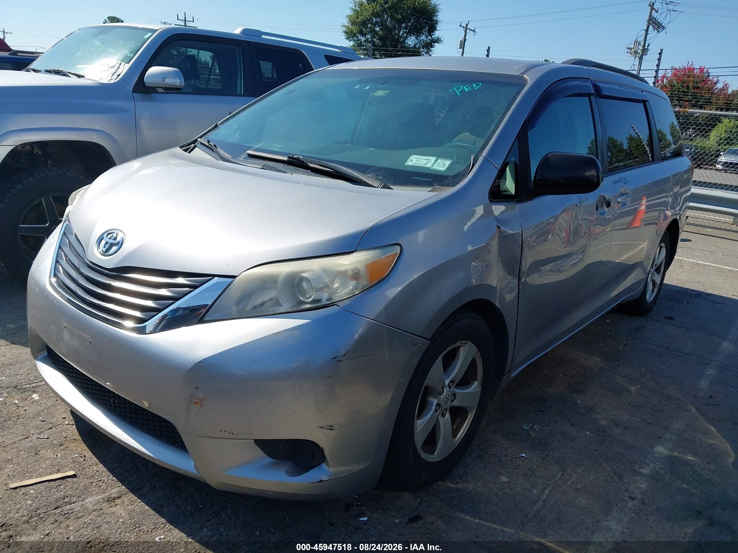 2011 Toyota Sienna Le V6 Silver vin: 5TDKK3DC2BS036779