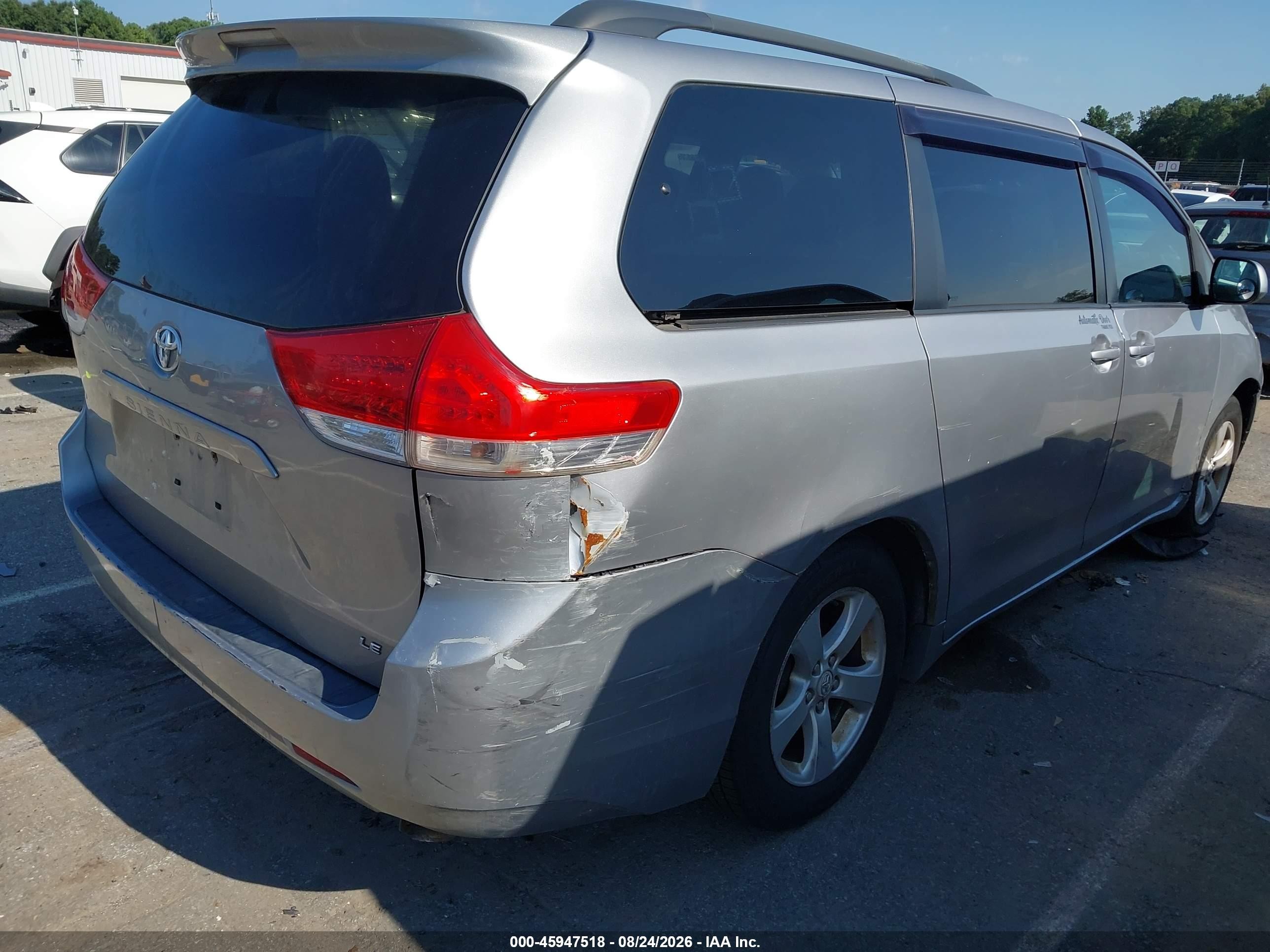2011 Toyota Sienna Le V6 Silver vin: 5TDKK3DC2BS036779