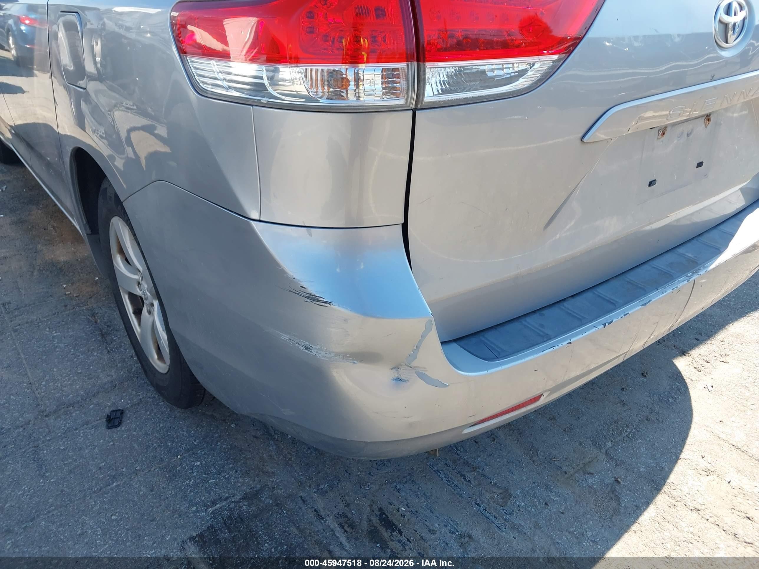 2011 Toyota Sienna Le V6 Silver vin: 5TDKK3DC2BS036779