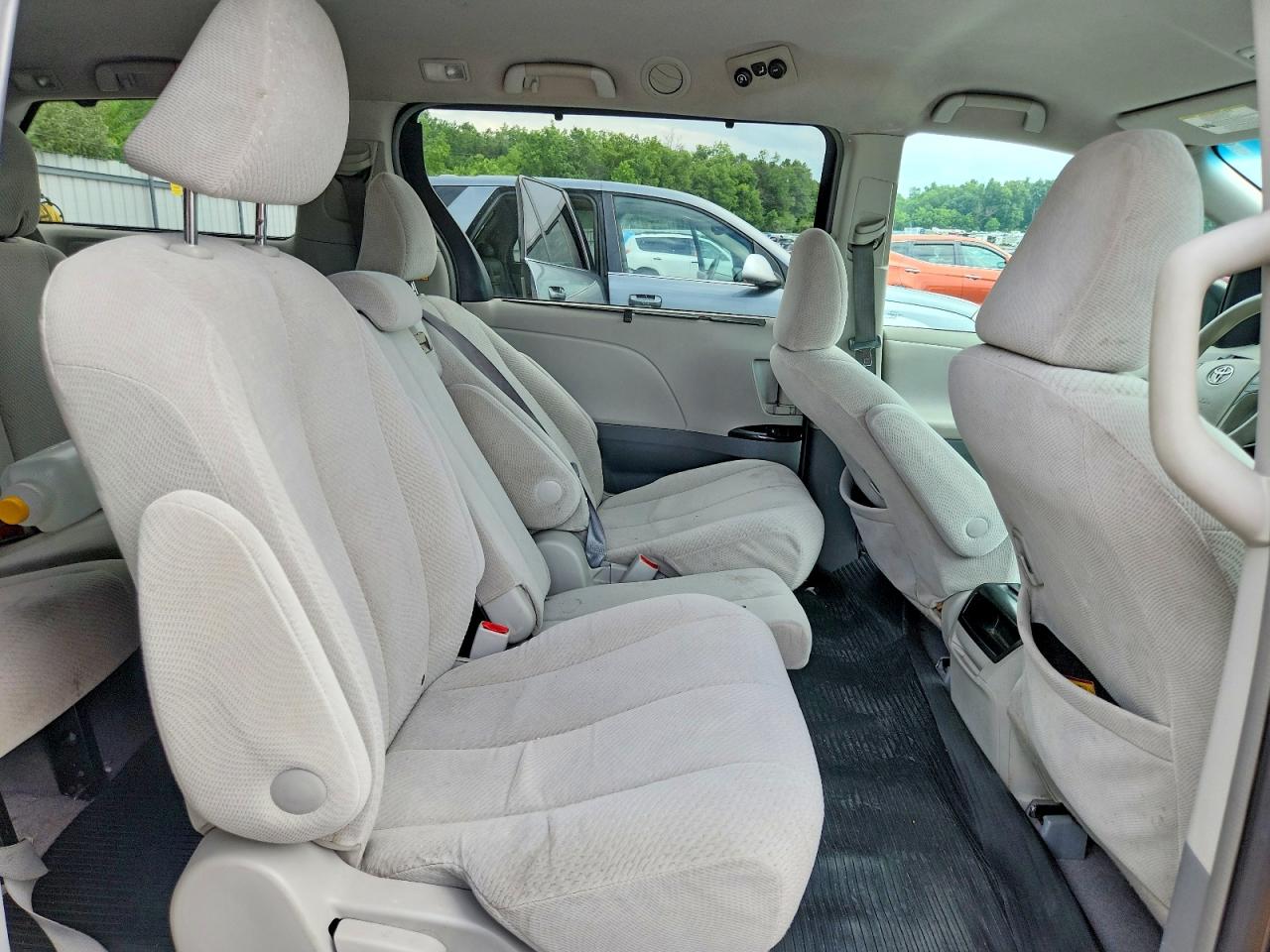 2011 Toyota Sienna Le Gray vin: 5TDKK3DC2BS049676