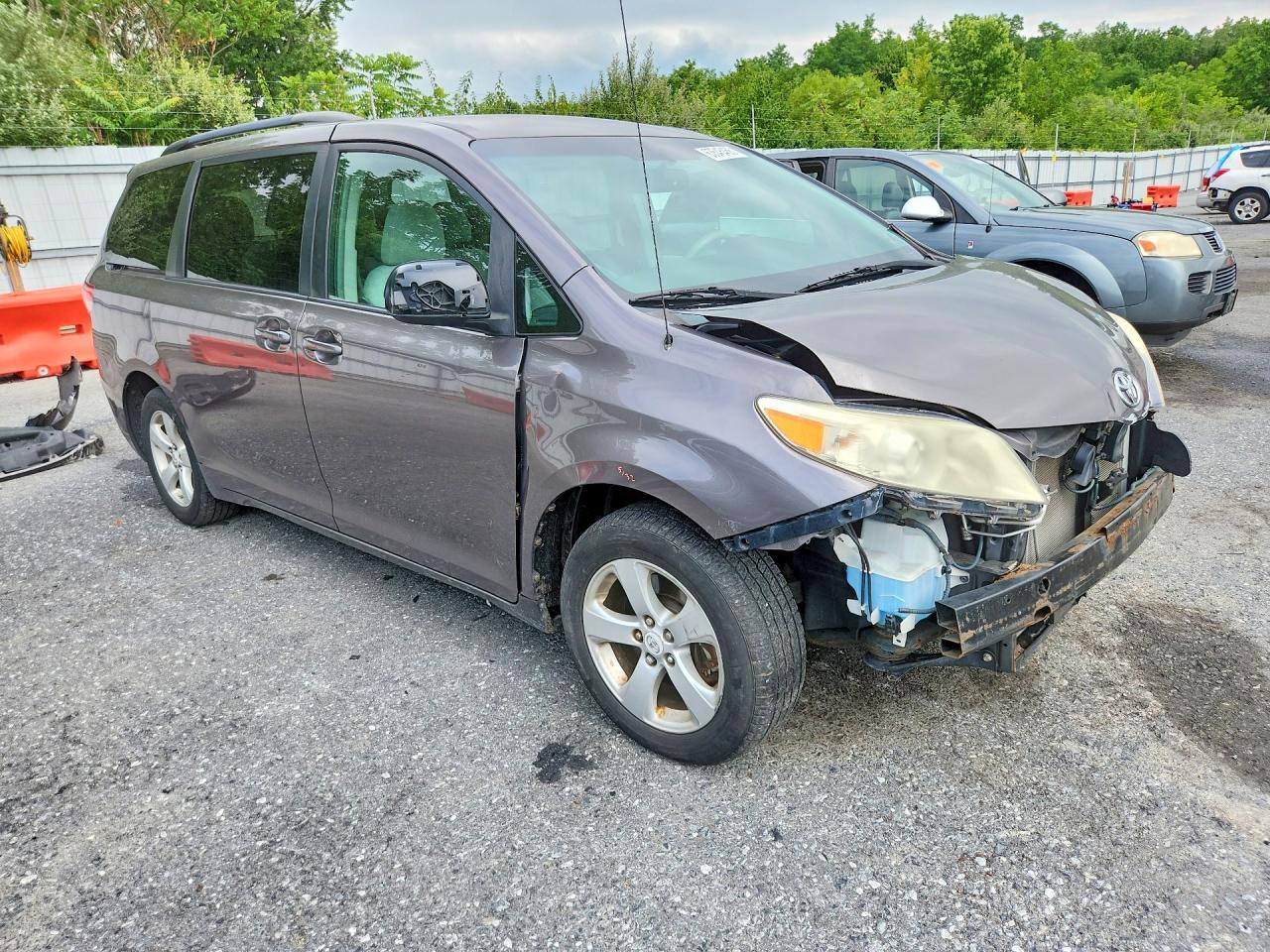 2011 Toyota Sienna Le Gray vin: 5TDKK3DC2BS049676