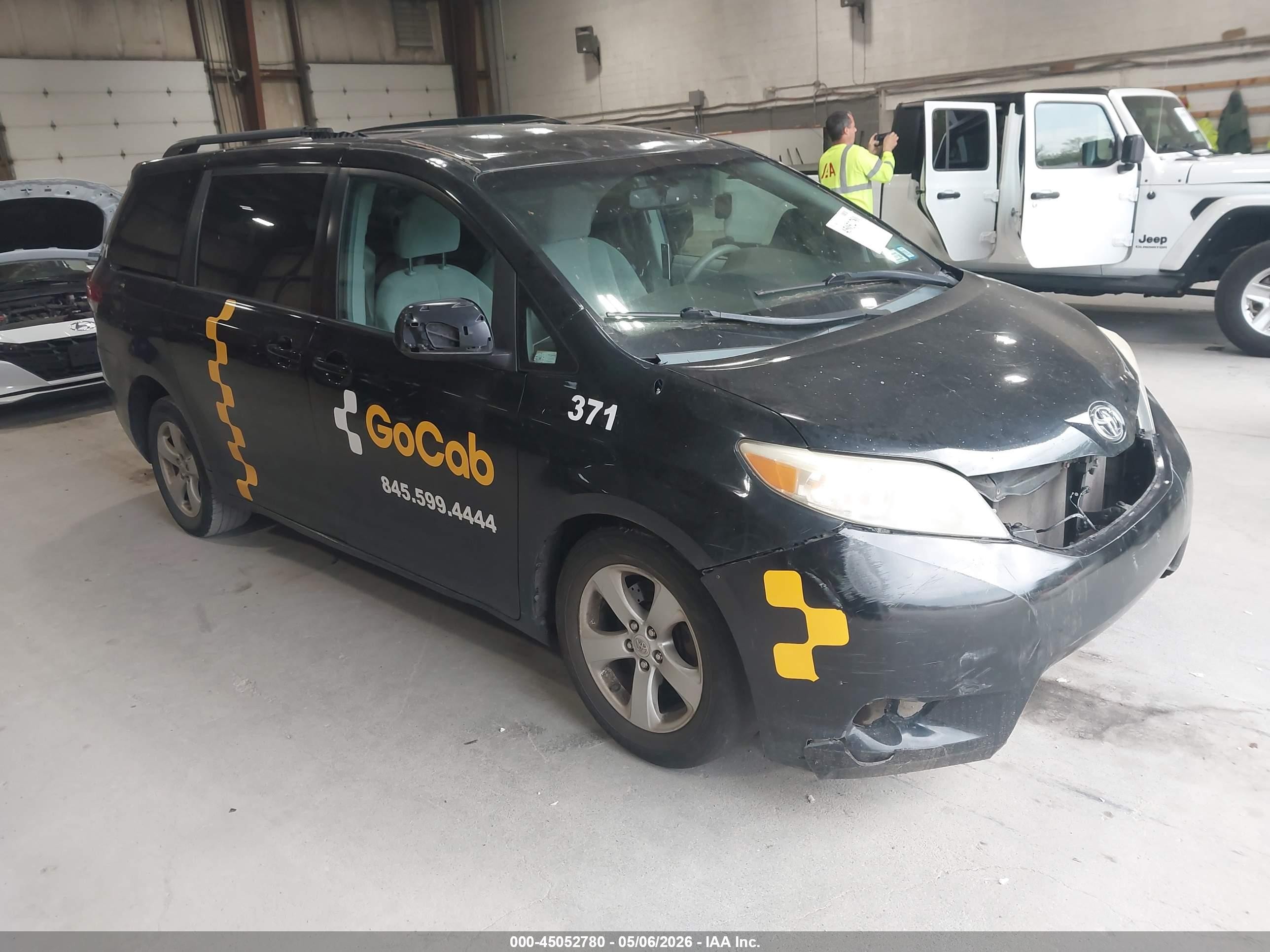 2011 Toyota Sienna Le V6 Black vin: 5TDKK3DC2BS051055