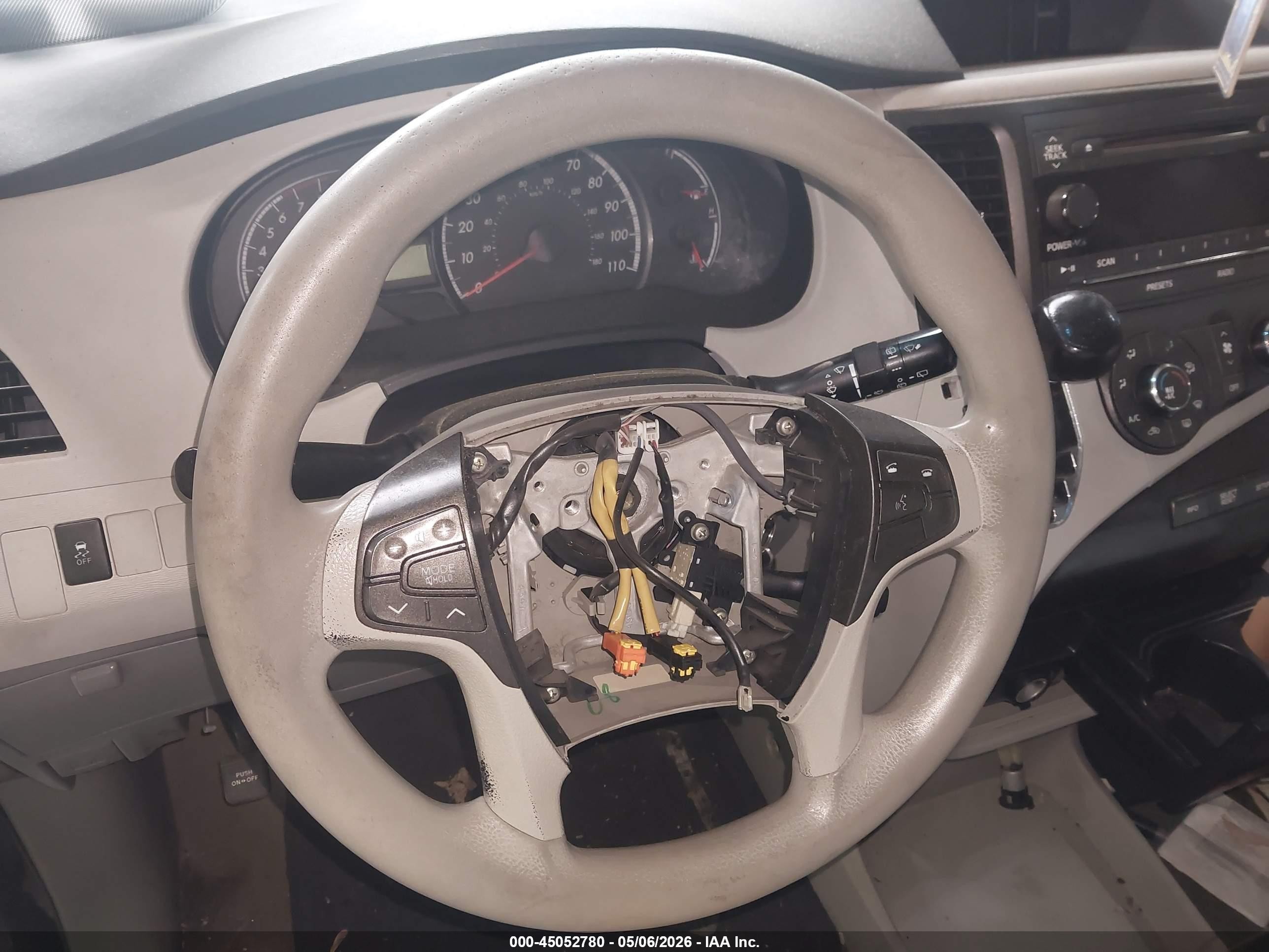 2011 Toyota Sienna Le V6 Black vin: 5TDKK3DC2BS051055