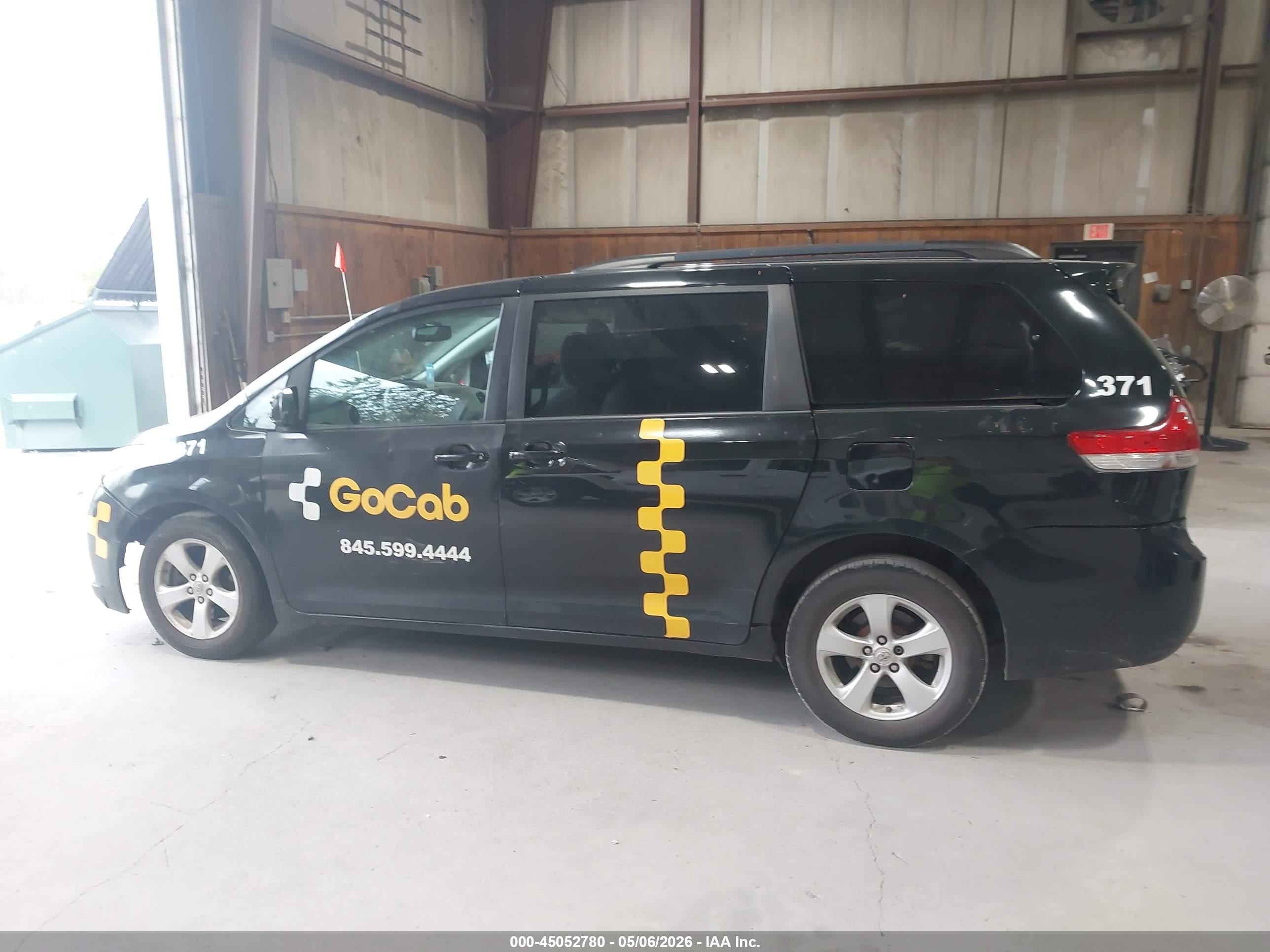 2011 Toyota Sienna Le V6 Black vin: 5TDKK3DC2BS051055