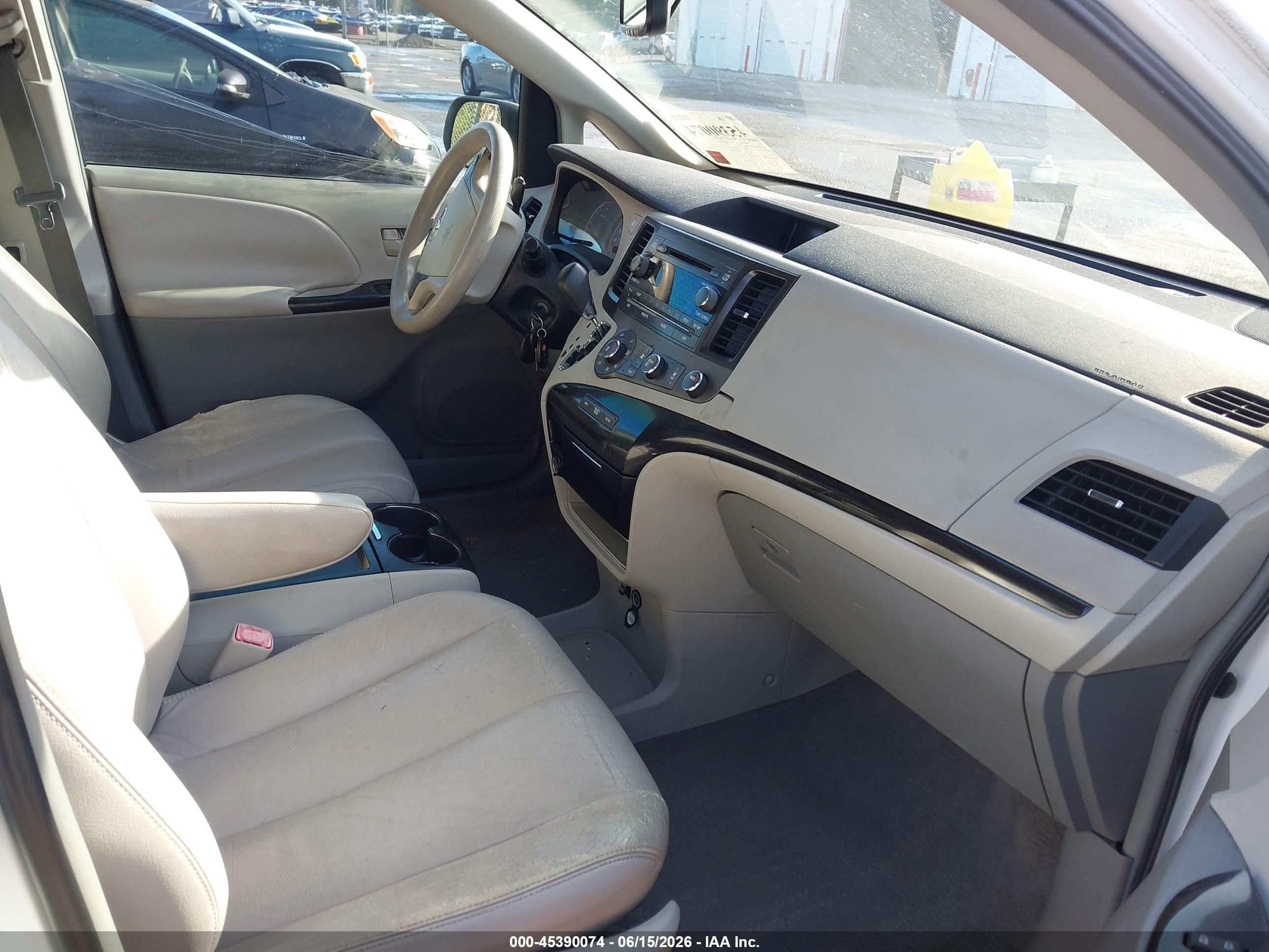 2011 Toyota Sienna Le V6 Белый vin: 5TDKK3DC2BS054862