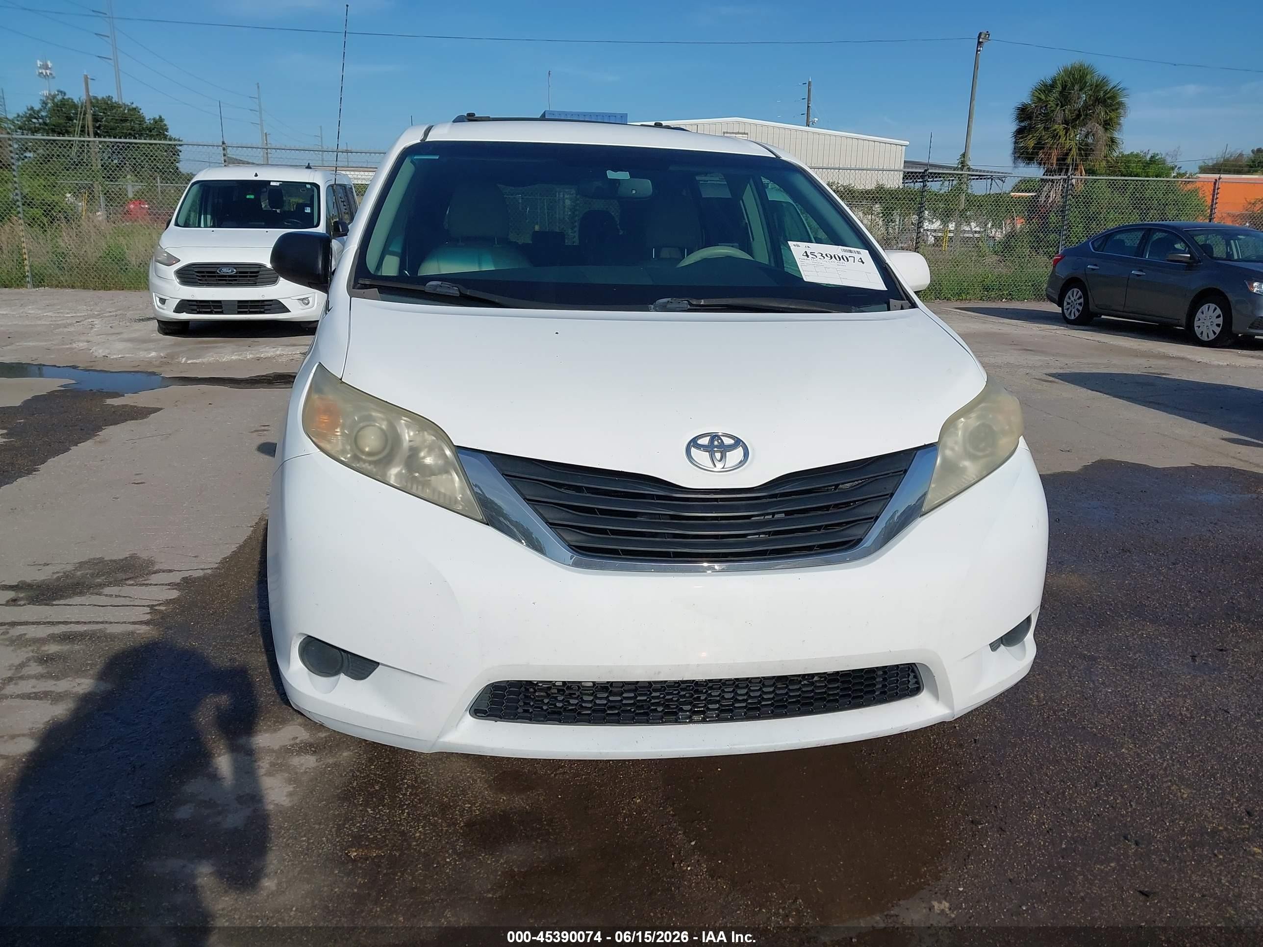 2011 Toyota Sienna Le V6 Белый vin: 5TDKK3DC2BS054862