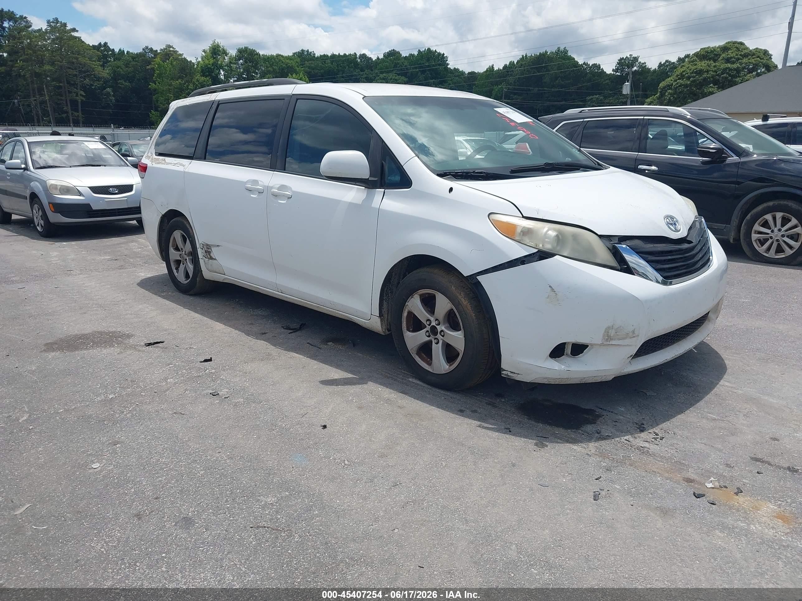 2011 Toyota Sienna Le V6 White vin: 5TDKK3DC2BS066347