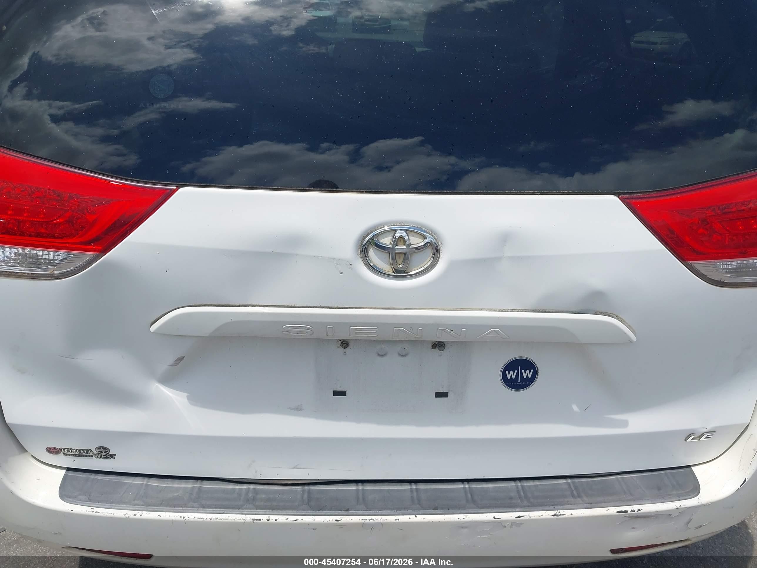 2011 Toyota Sienna Le V6 White vin: 5TDKK3DC2BS066347