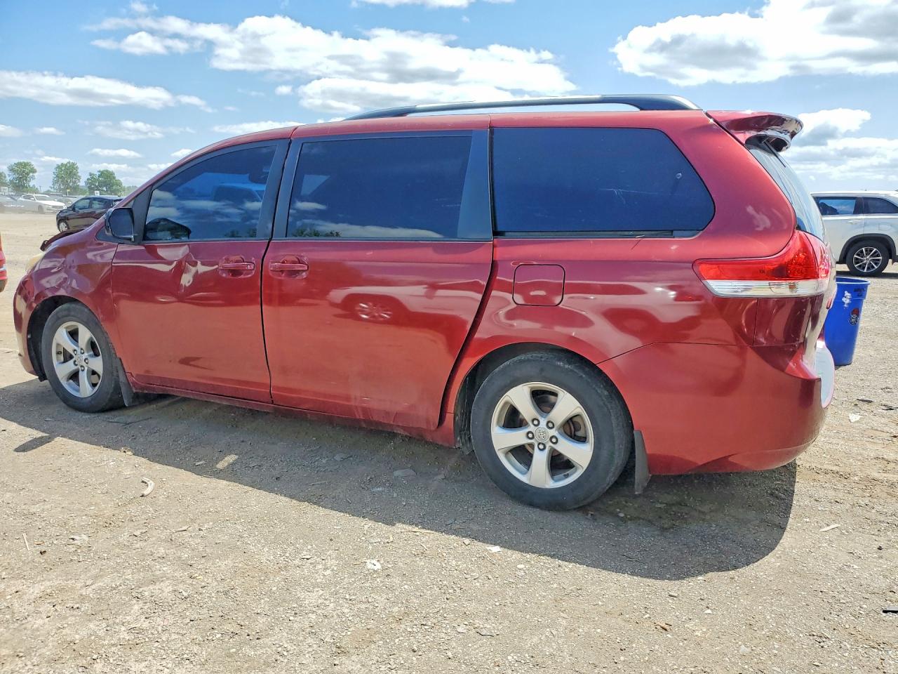 2011 Toyota Sienna Le Red vin: 5TDKK3DC2BS070351