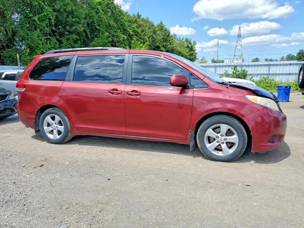 2011 Toyota Sienna Le Red vin: 5TDKK3DC2BS070351