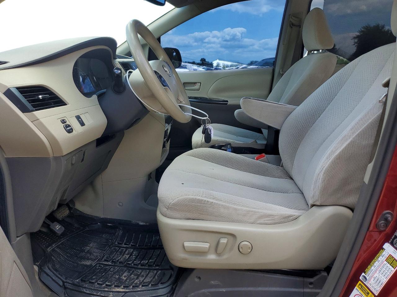 2011 Toyota Sienna Le Red vin: 5TDKK3DC2BS070351