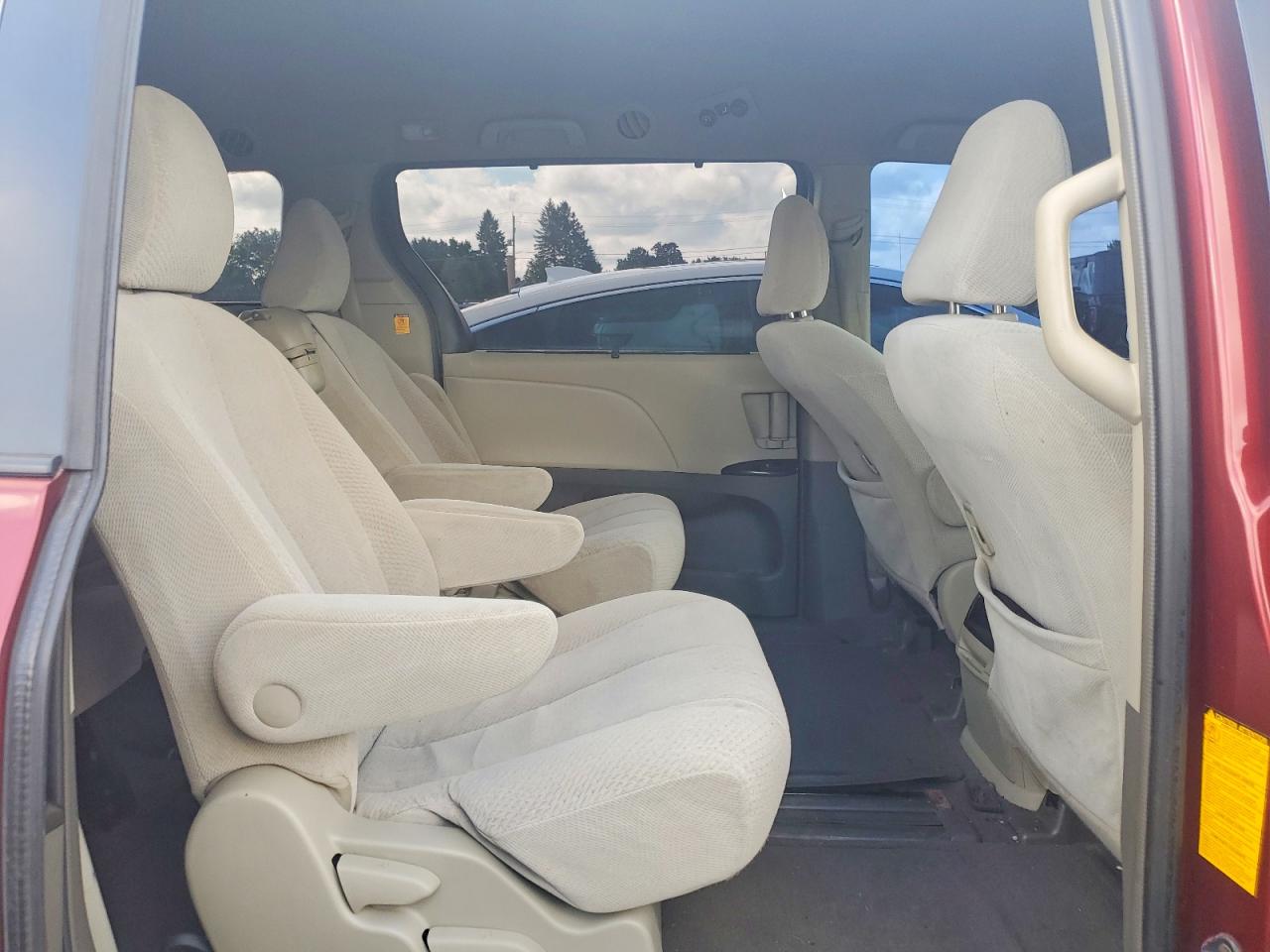 2011 Toyota Sienna Le Red vin: 5TDKK3DC2BS070351