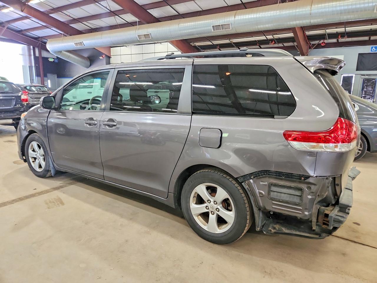 2011 Toyota Sienna Le Gray vin: 5TDKK3DC2BS080703