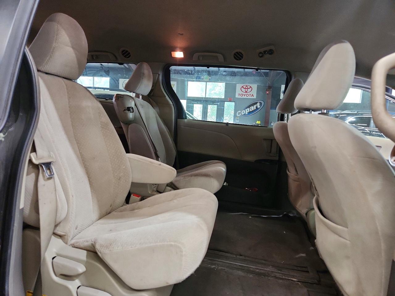 2011 Toyota Sienna Le Gray vin: 5TDKK3DC2BS080703