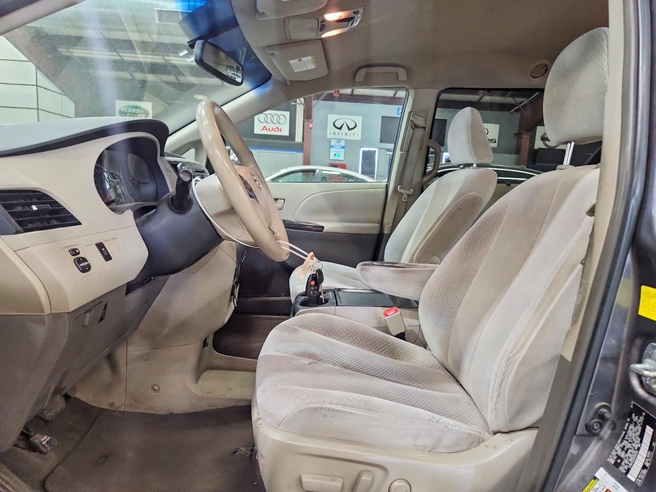 2011 Toyota Sienna Le Gray vin: 5TDKK3DC2BS080703