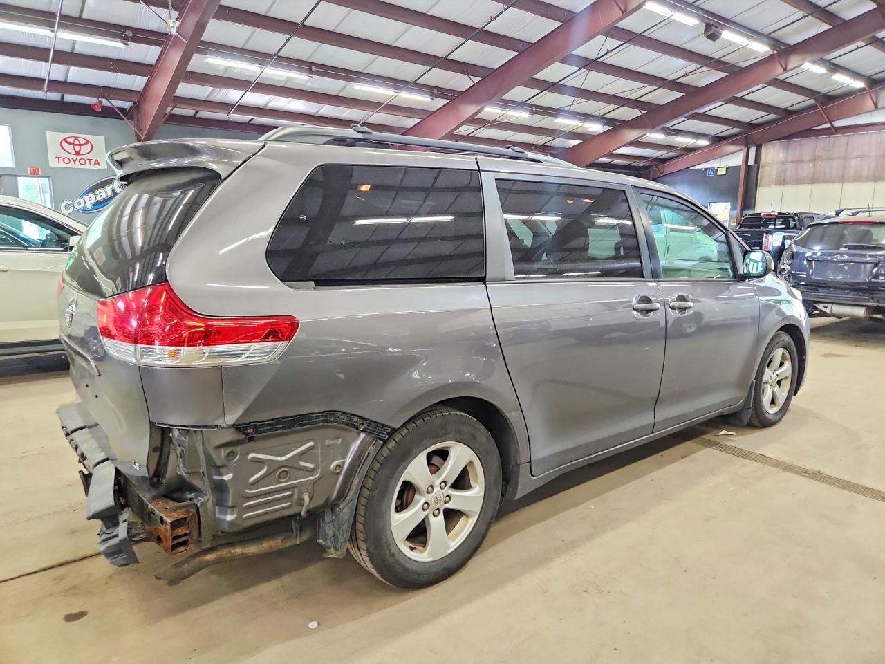 2011 Toyota Sienna Le Gray vin: 5TDKK3DC2BS080703
