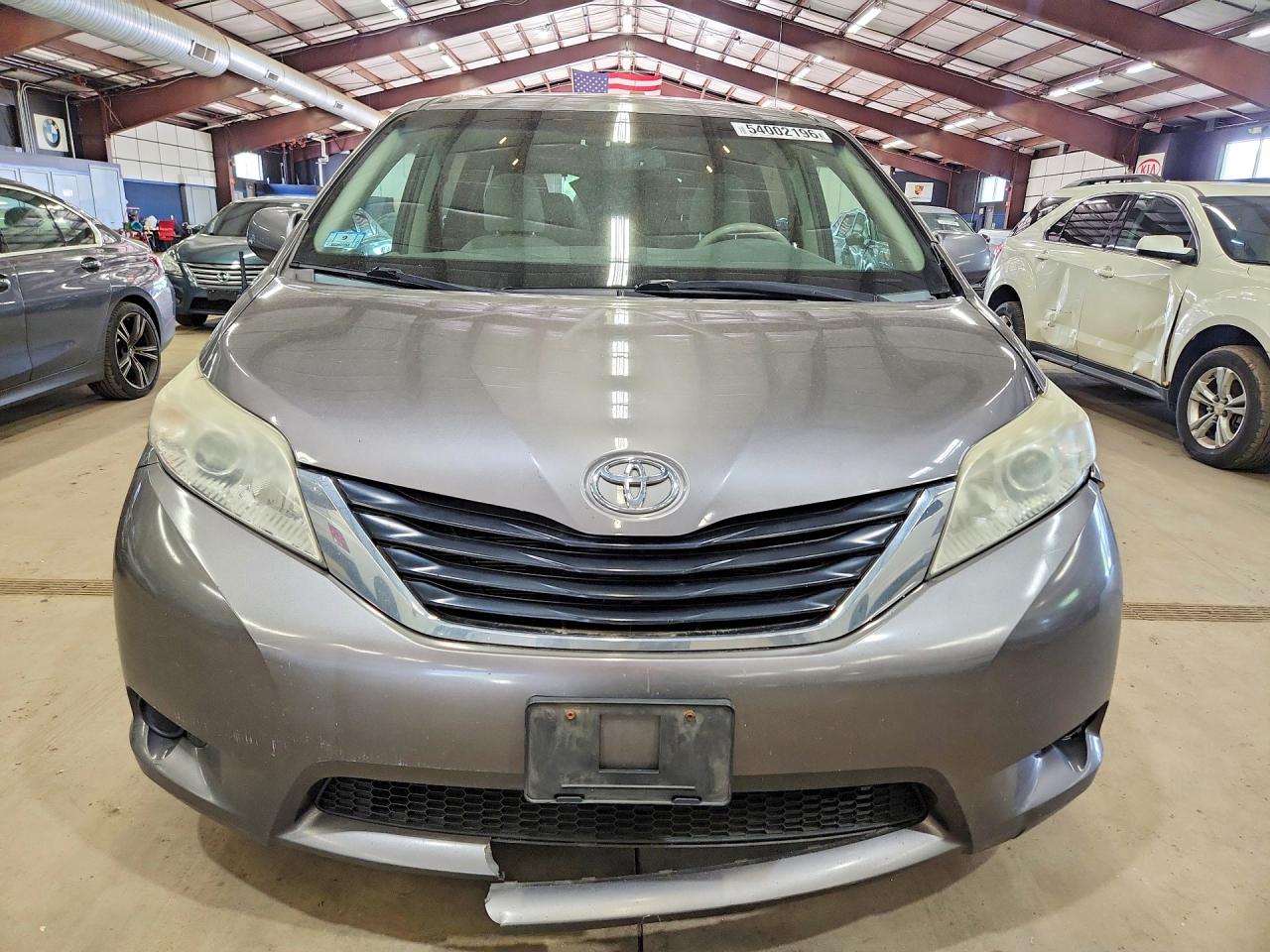 2011 Toyota Sienna Le Gray vin: 5TDKK3DC2BS080703
